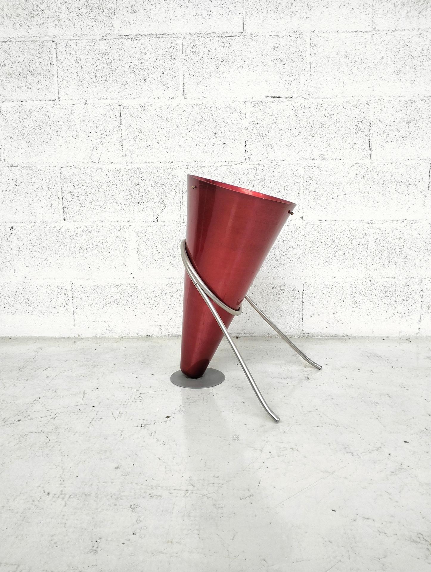 Umbrella stand designed by Ettore Sottsass and produced by the Rinnovel Metallurgical Industry in the 70s. Rare and famous object, passed through many important auctions in the sector. Made entirely of painted aluminum.

ETTORE SOTTSASS
(Innsbruck,