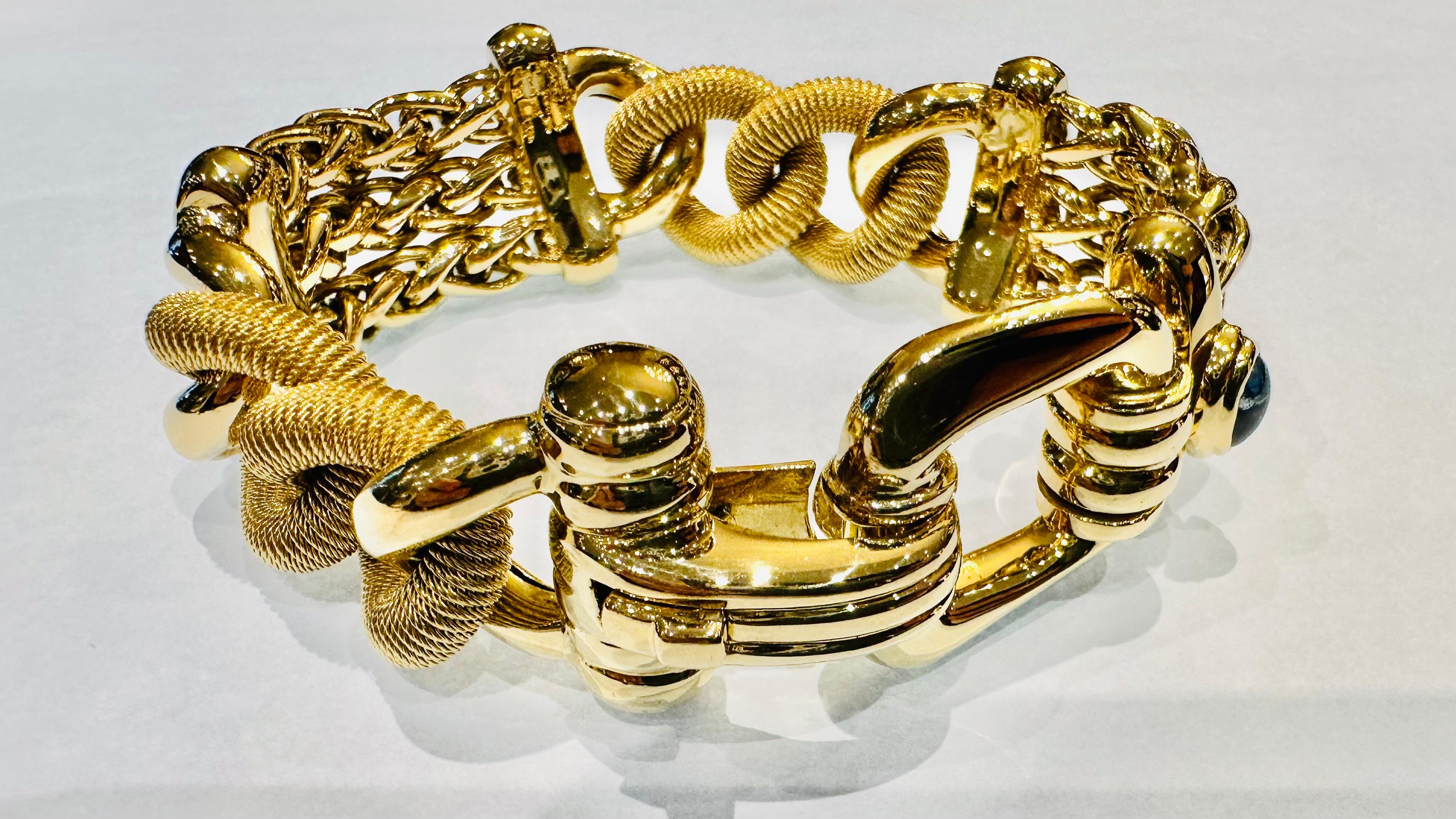 Women's or Men's Un capolavoro d’oro intrecciato: eleganza e forza Made in Italy For Sale
