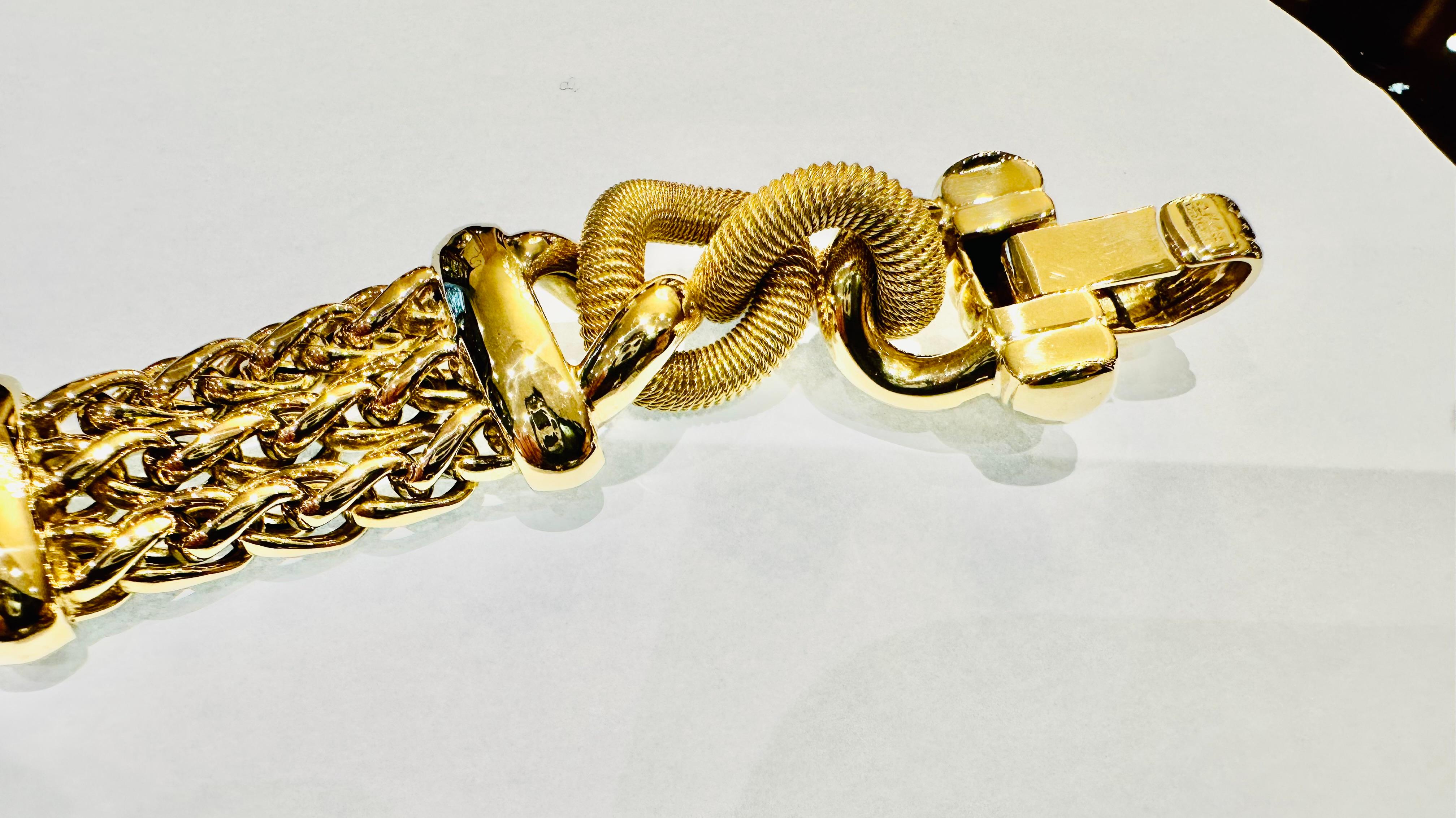 Un capolavoro d’oro intrecciato: eleganza e forza Made in Italy For Sale 5