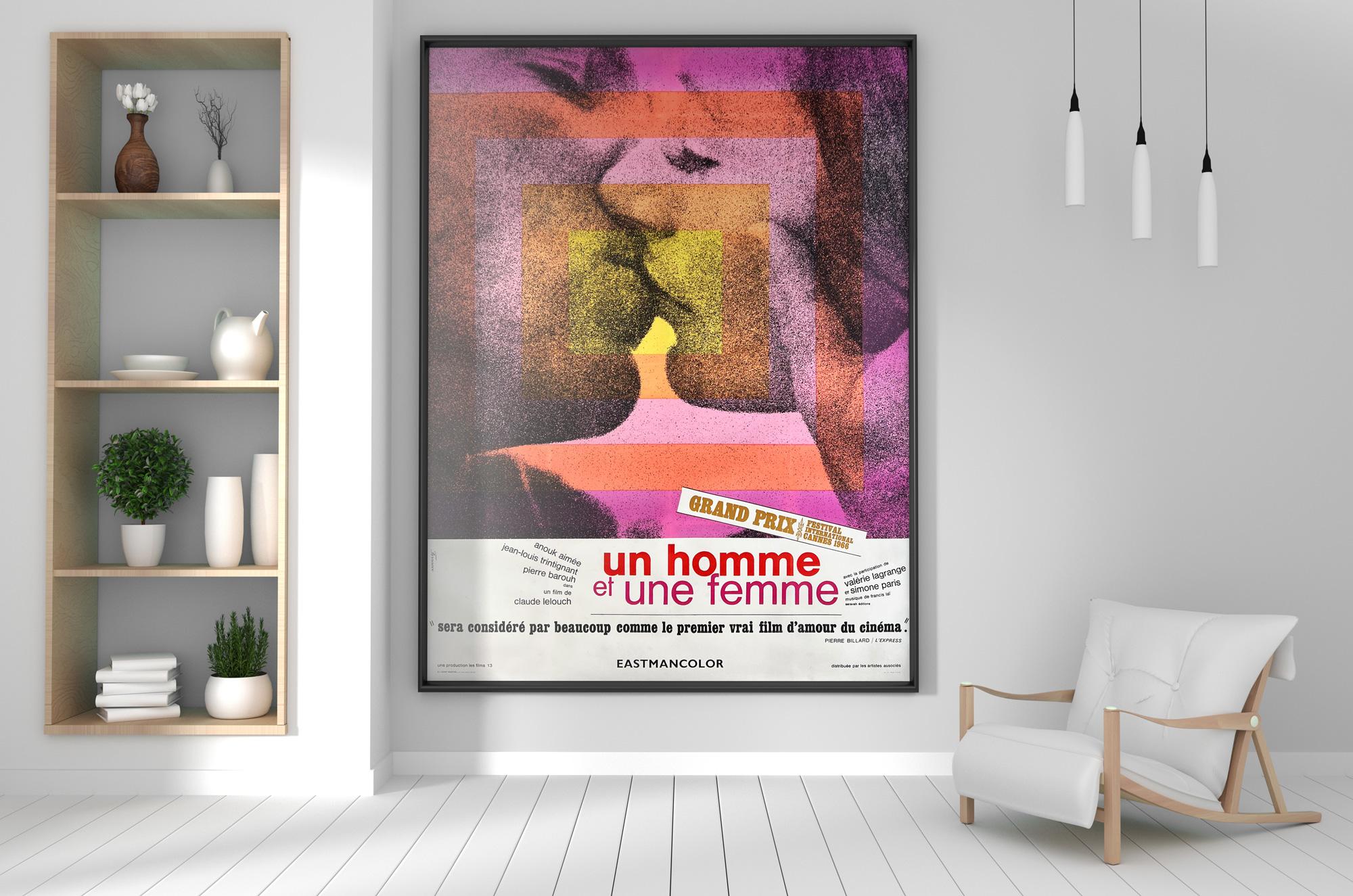 Nous adorons cette affiche originale de la première année de sortie du film français Un Homme et Une Femme de Claude Lelouch, qui a remporté l'Oscar et la Palme d'Or. Affiche extrêmement rare, surtout ce style avec les merveilleuses couleurs