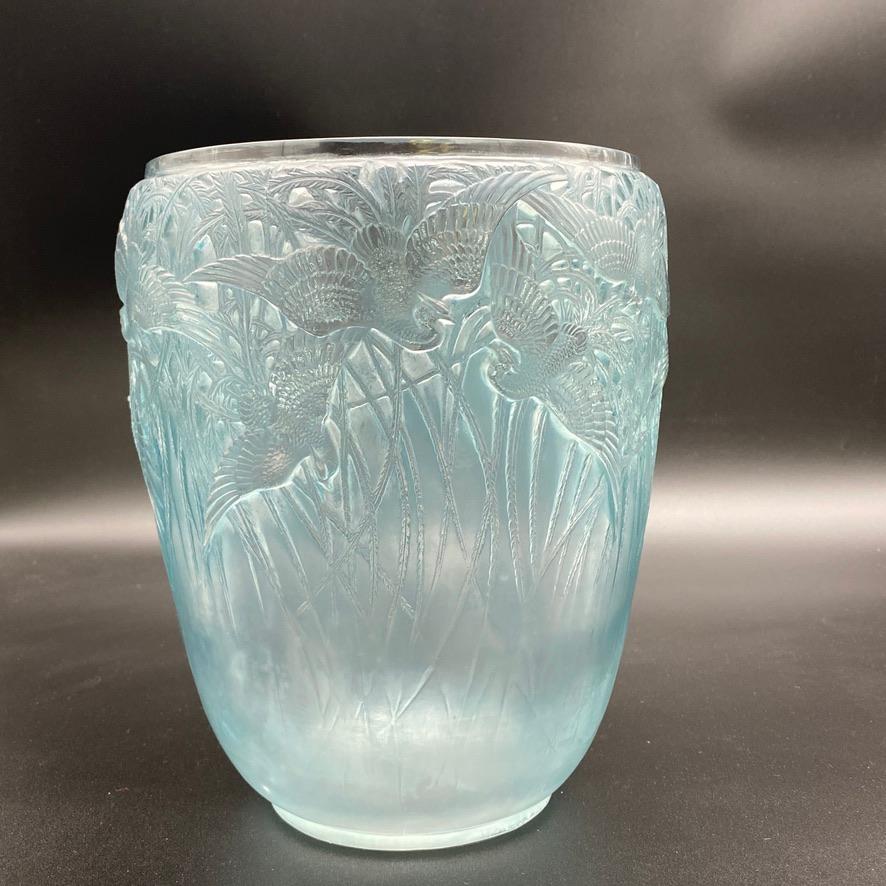 Early 20th Century Un Vase En Verre Art Deco Aigrettes De R.Lalique For Sale