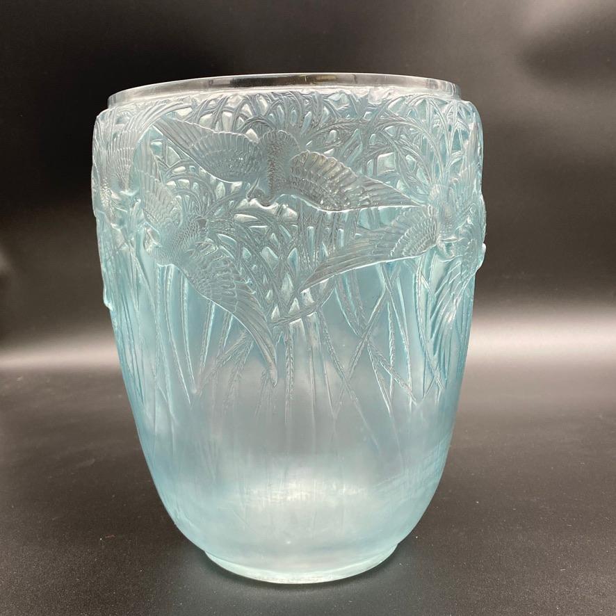 Glass Un Vase En Verre Art Deco Aigrettes De R.Lalique For Sale