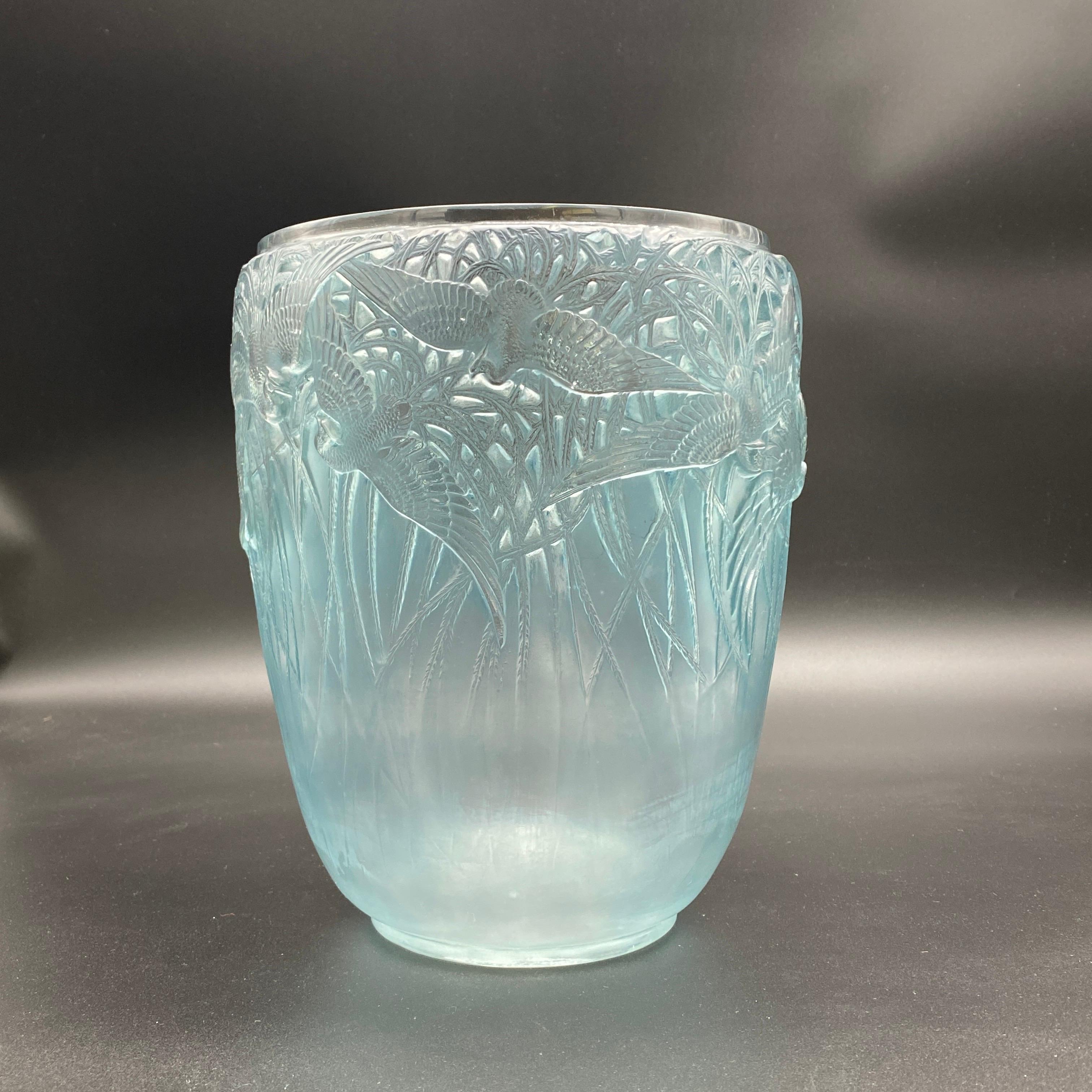Un Vase en Verre  Aigrettes de R.Lalique Art Déco Excellent état à SAINT-OUEN-SUR-SEINE, FR