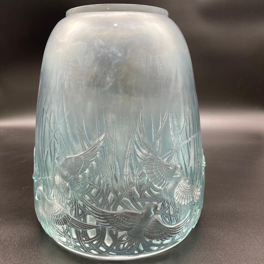 Un Vase En Verre Art Deco Aigrettes De R.Lalique For Sale 3
