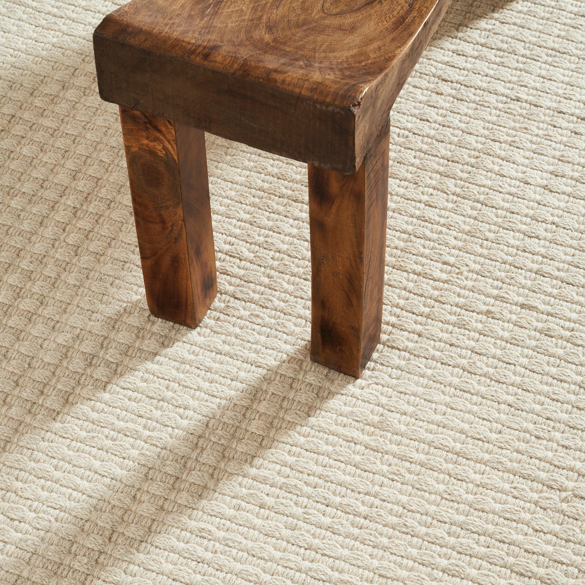 Una's essence is togetherness, from the New Zealand wool that blends with wool from the Mediterranean, to the sturdy weft that is braided by hand, and then woven into its final artistic expression. Una's inherent architecture softly stands as a