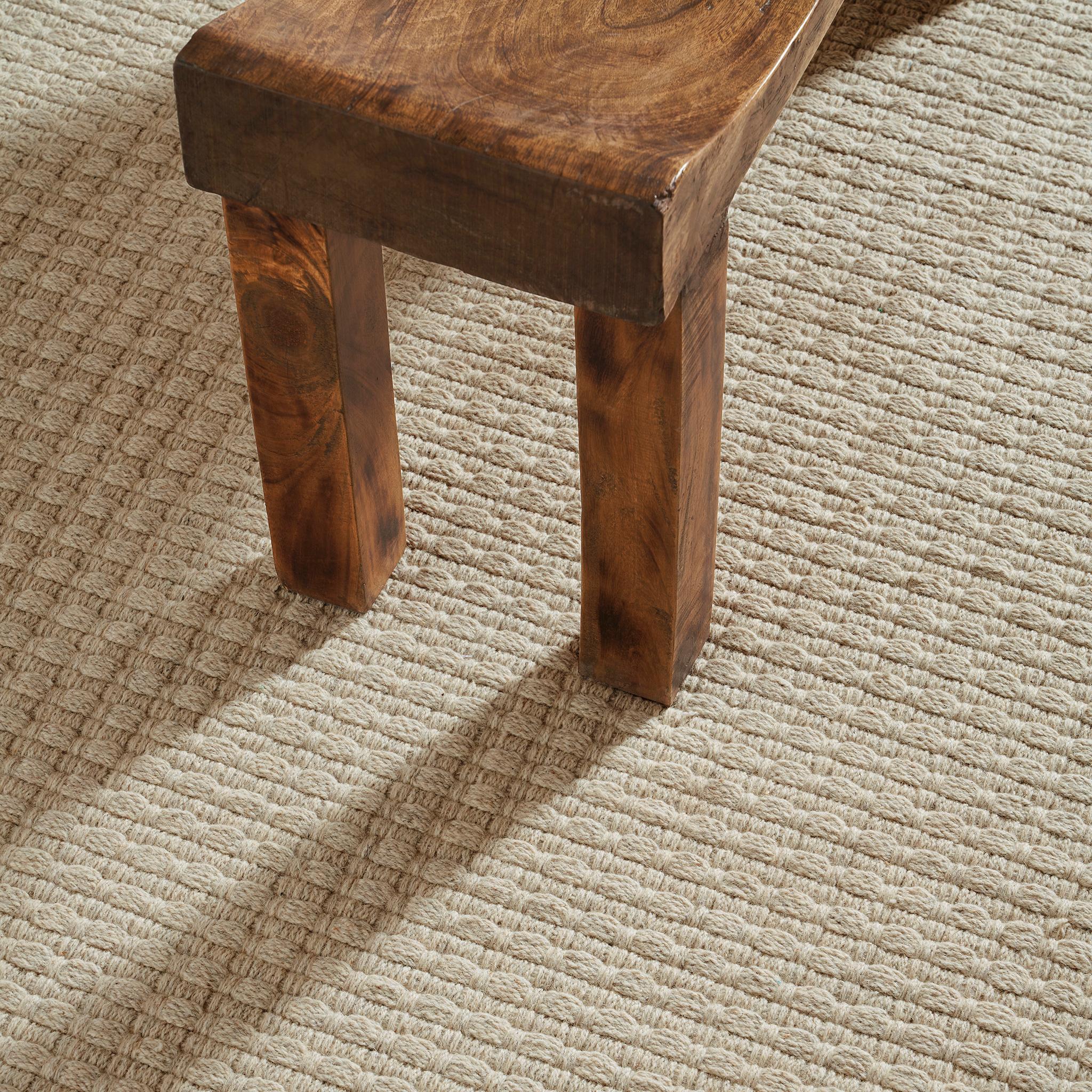 Una's essence is togetherness, from the New Zealand wool that blends with wool from the Mediterranean, to the sturdy weft that is braided by hand, and then woven into its final artistic expression. Una's inherent architecture softly stands as a