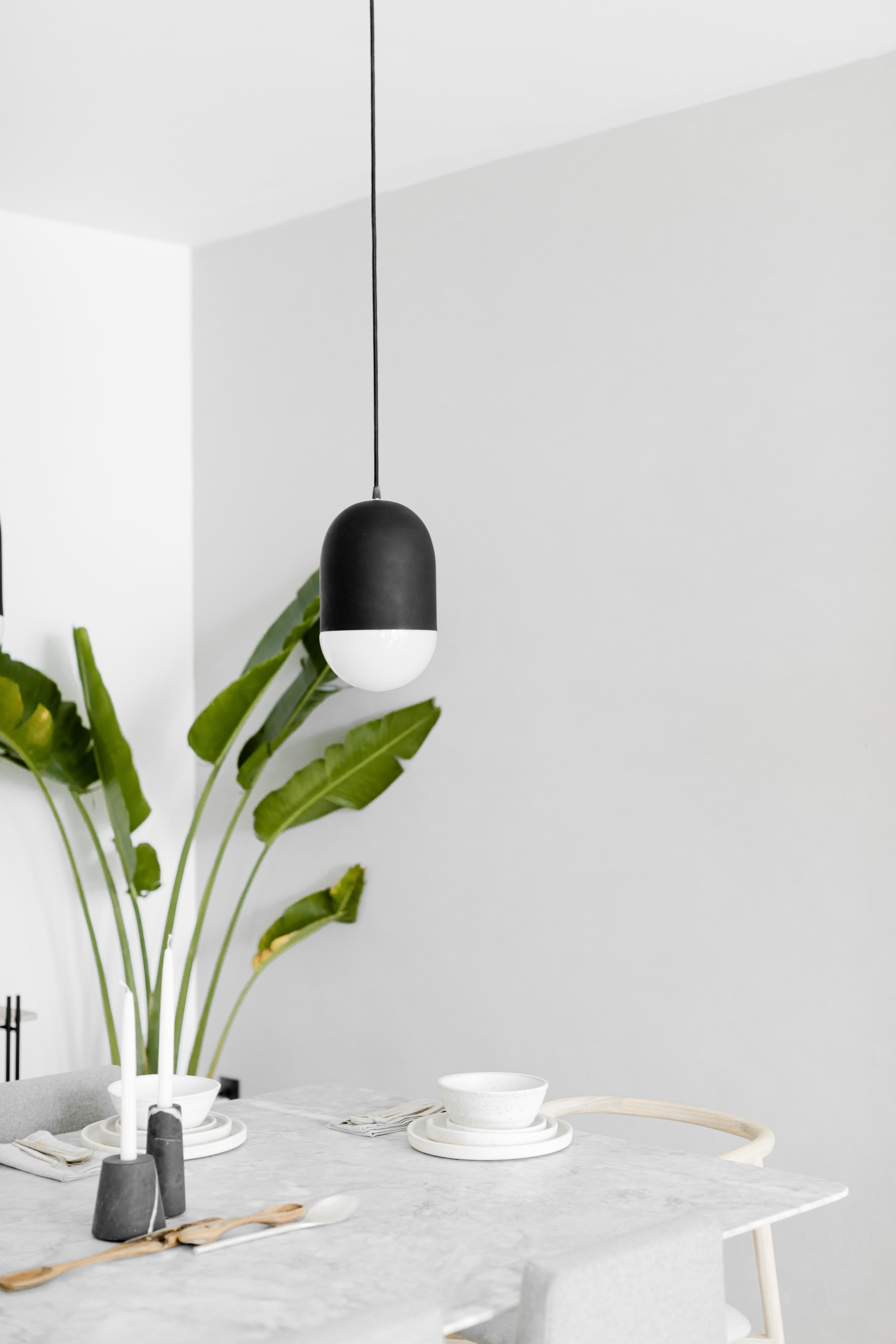 Modern Una black Pendant Lamp with glass shade