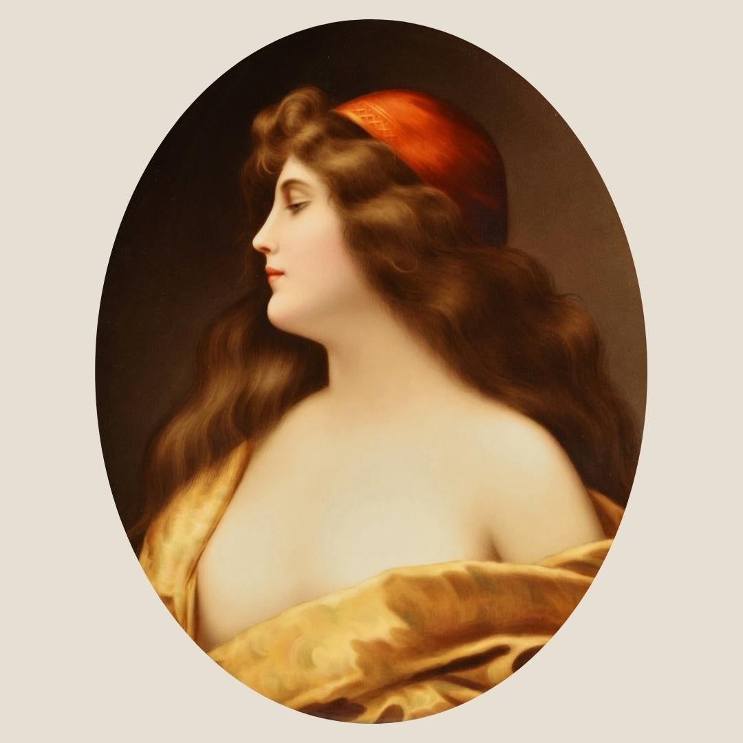 Una Gitana Grande plaque en porcelaine de Berlin (KPM) d'après Angelo Asti (1847-1903), représentant un portrait de profil d'une belle jeune femme coiffée d'un bonnet rouge.  Dans un cadre ovale en bois doré. 

Signé Wagner, marque sceptre imprimée,