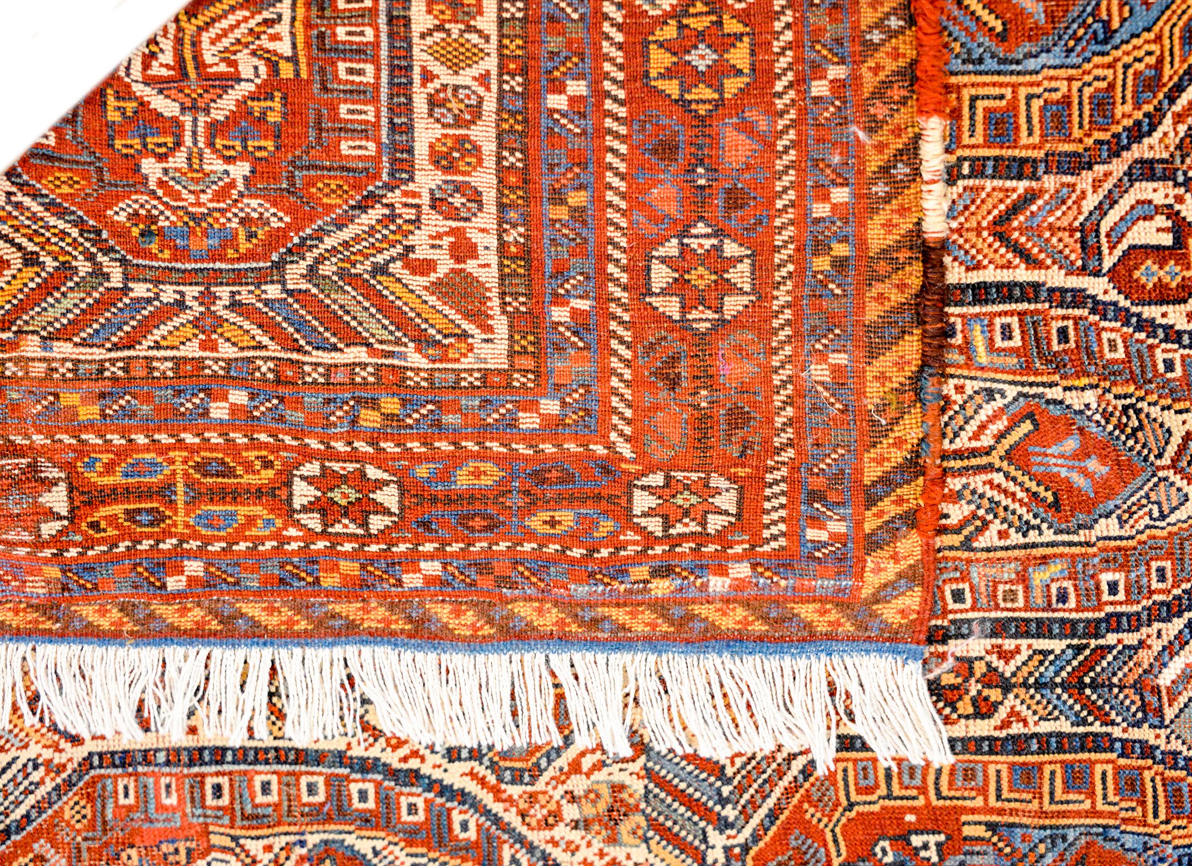 Incroyable tapis Gashgaei du début du XXe siècle en vente 1