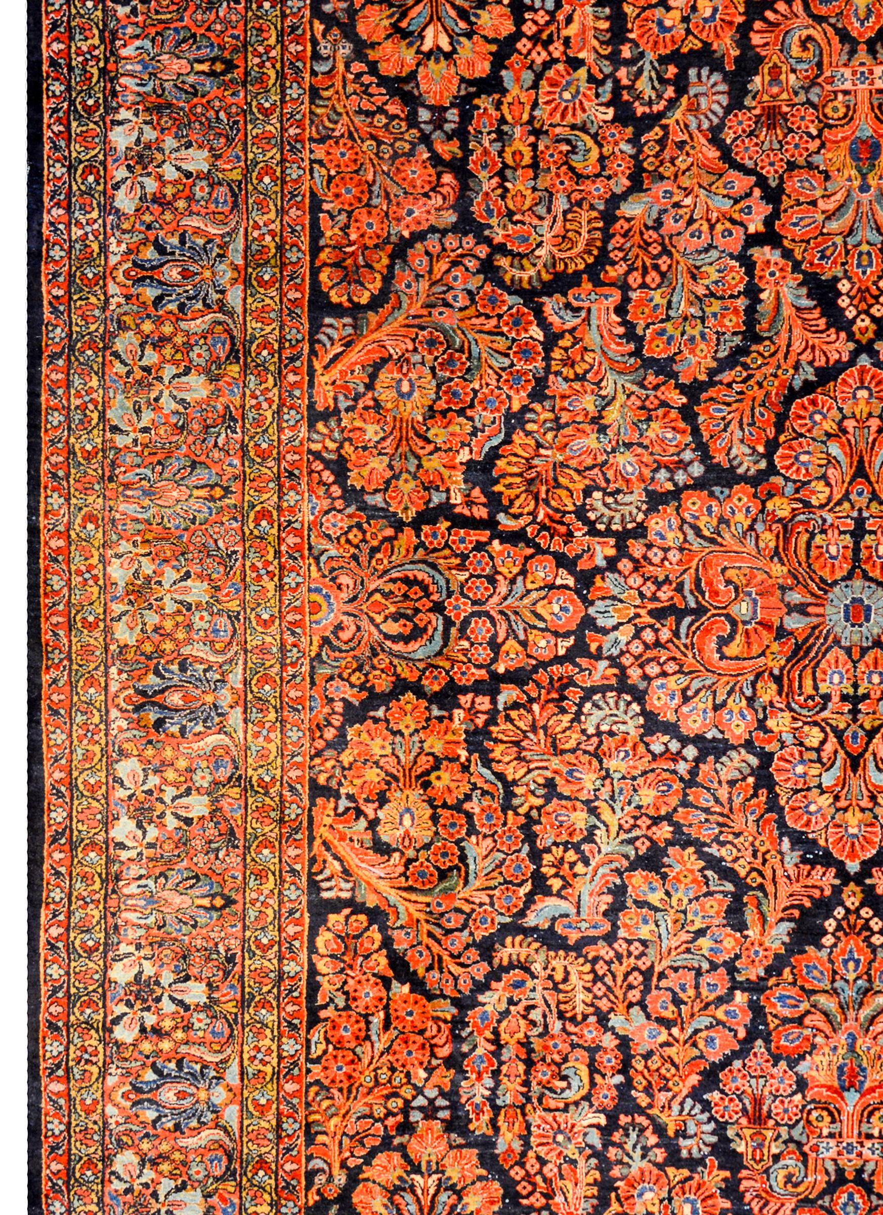 Unbelievable Early 20th Century Sarouk Rug In Good Condition For Sale In Chicago, IL