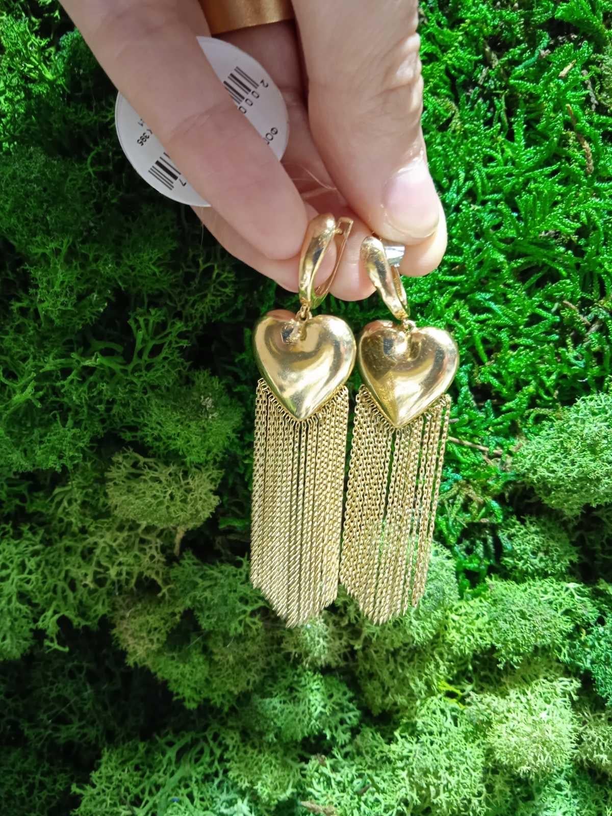 Boucles d'oreilles en or avec pendentif en forme de coeur et cascade pour Elle Pour femmes en vente