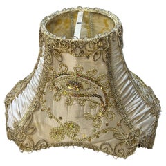 Par de pantallas de lámpara victorianas increíblemente ornamentadas y hechas a mano