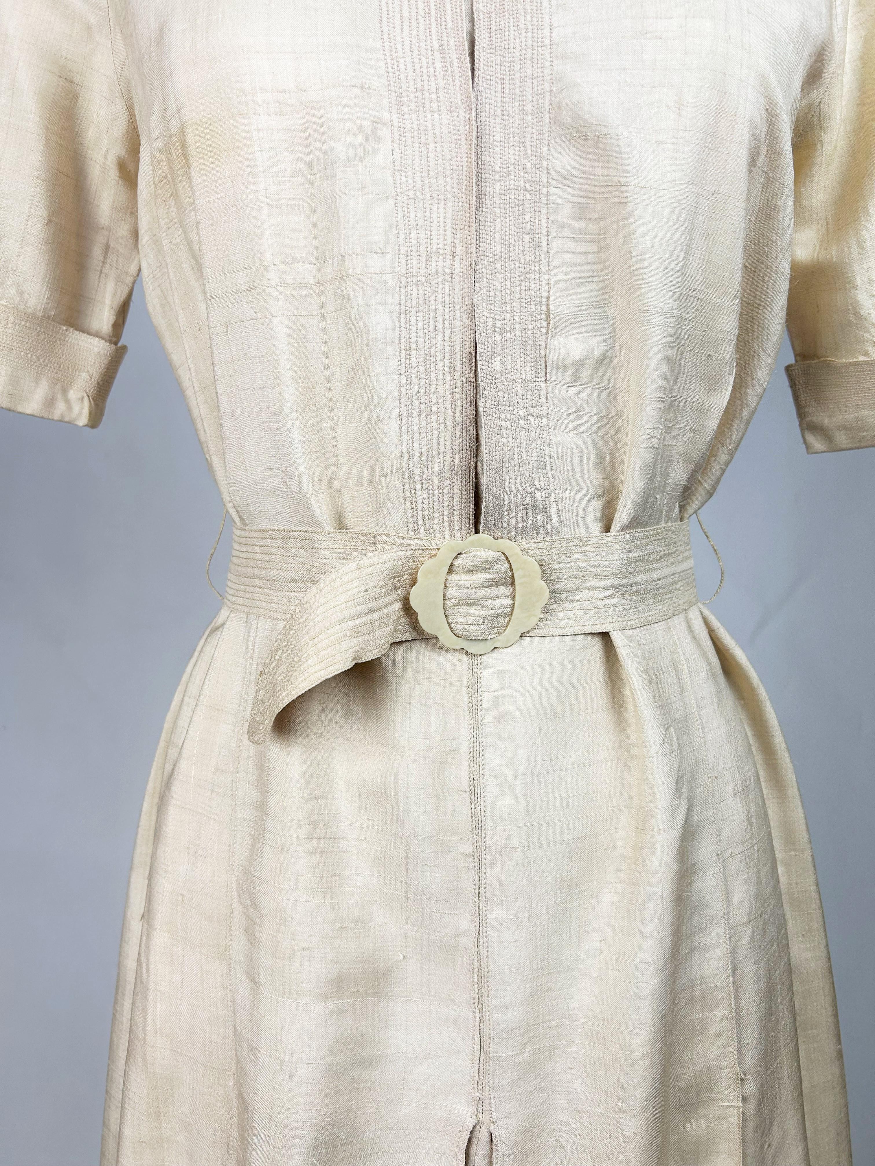 Beige Robe d'été en soie sauvage écrue - France Circa 1930-1940 en vente