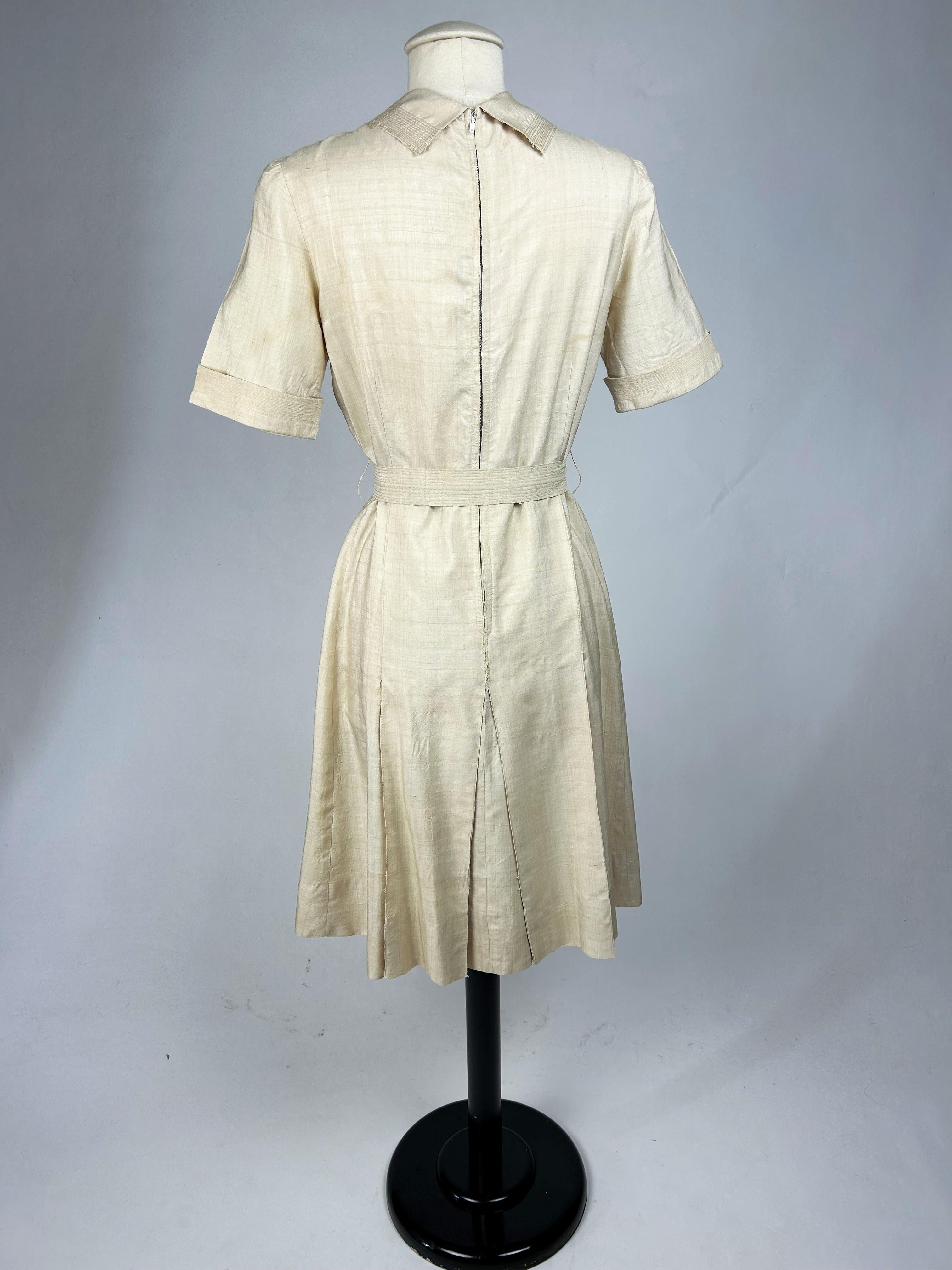 Robe d'été en soie sauvage écrue - France Circa 1930-1940 en vente 3
