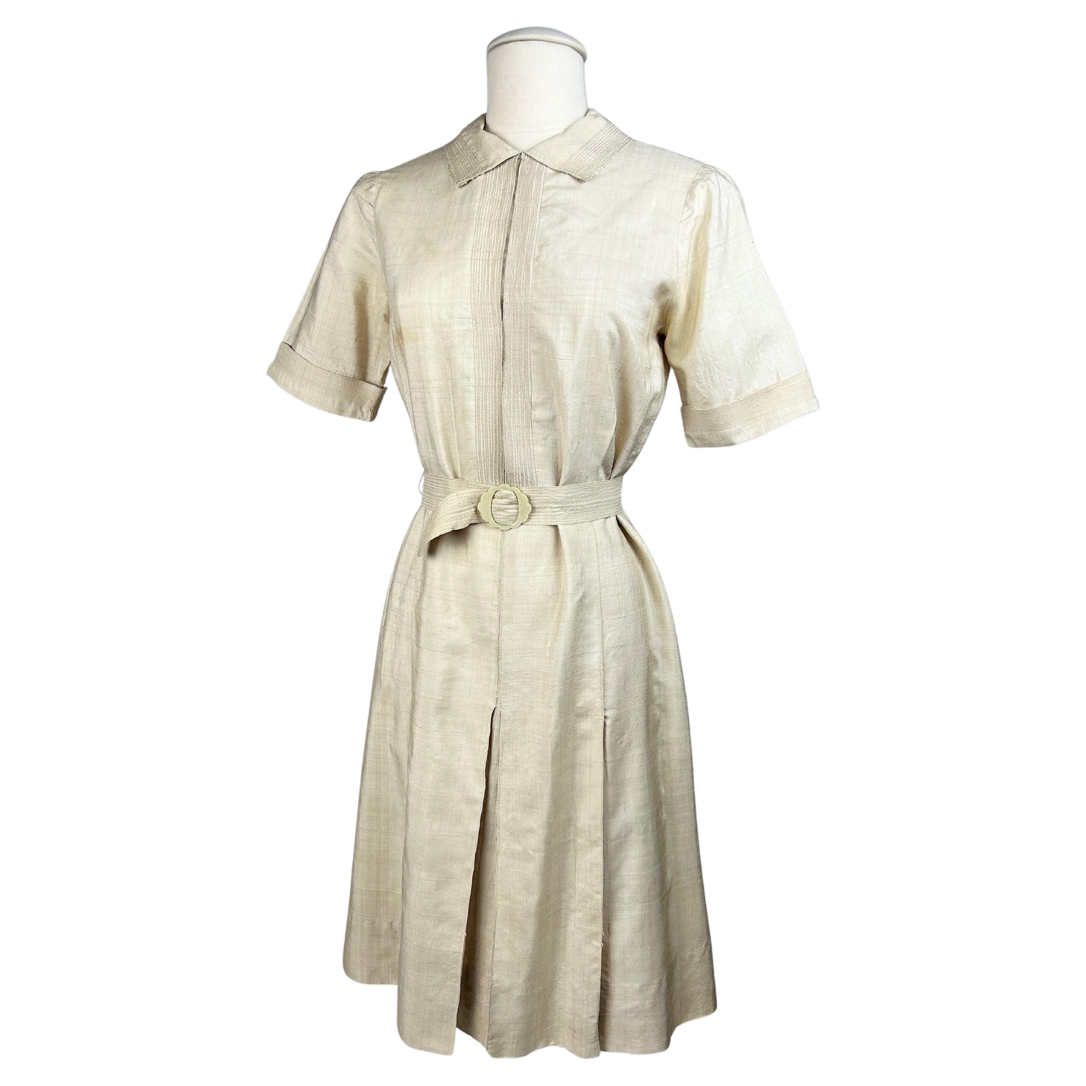 Unbleached wild silk summer dress - France Circa 1930-1940 For Sale