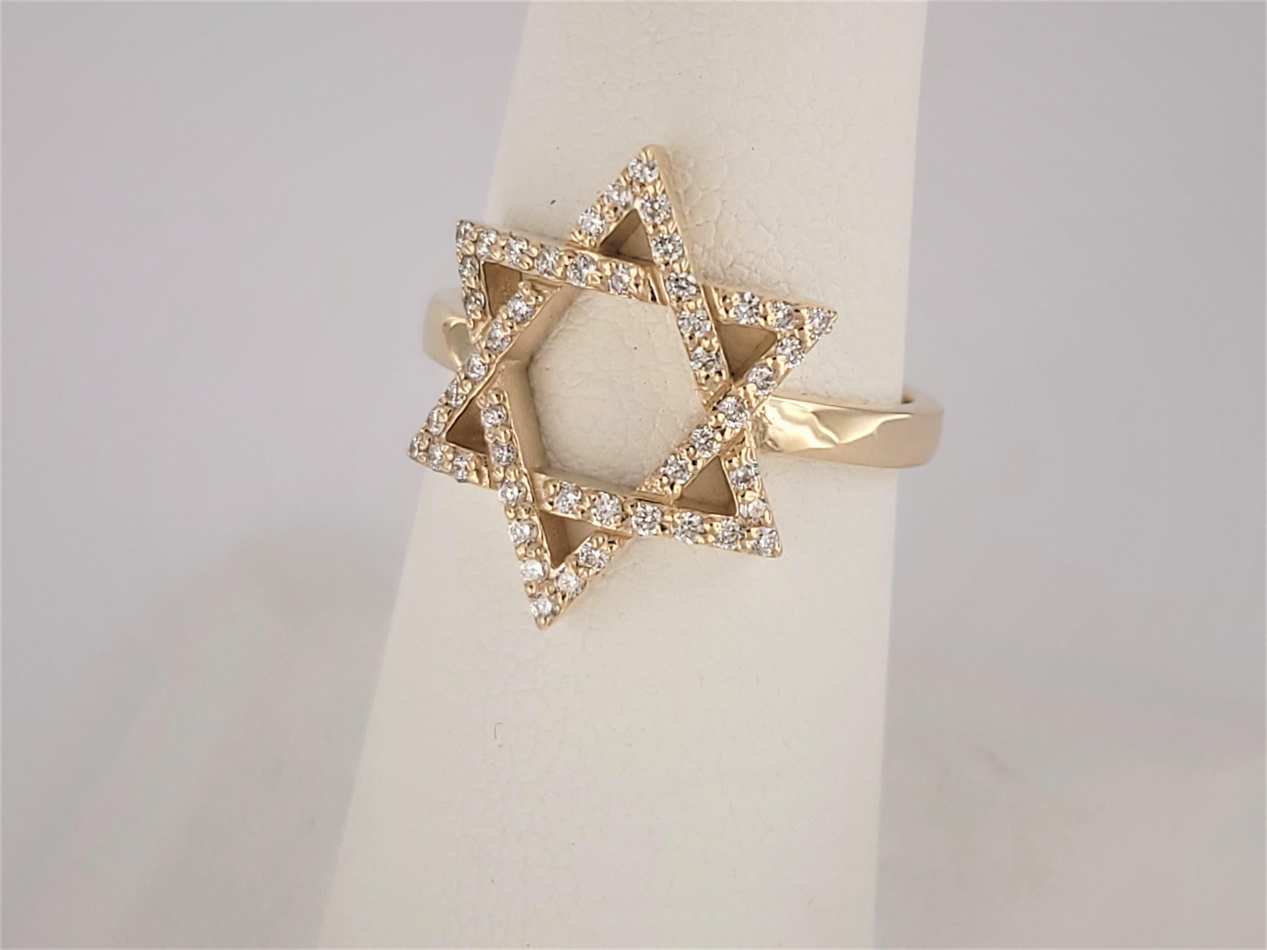 Unbranded 14K Yellow Gold ring with diamonds Size 7 In New Condition For Sale In New York, NY