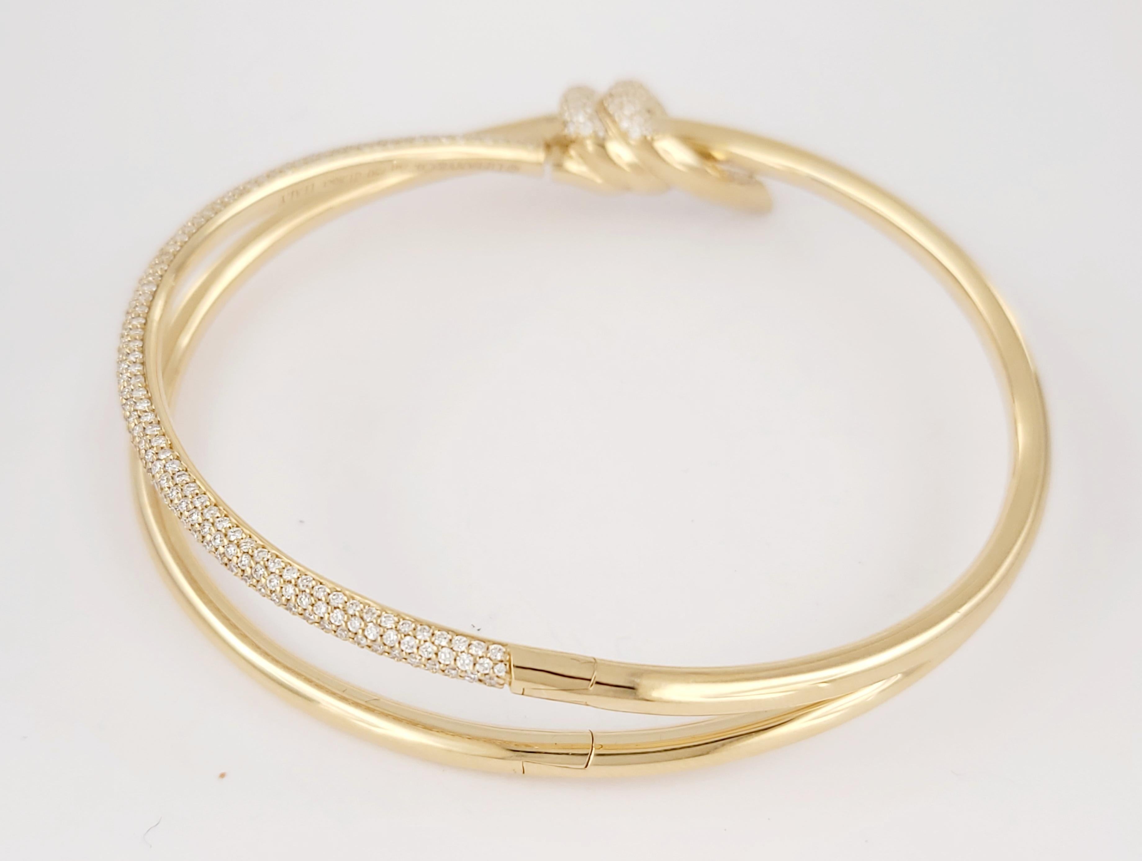 Ungebrandetes Armband mit Diamanten 
MATERIAL 18K Gelbgold 
Runde Brillant-Diamanten 2,05ct 
Diamant Reinheit VS
Farbe Note F 
Armband Größe Medium 
Armband Gewicht 33gr 
Zustand Neu, nie getragen
Verkaufspreis $12000