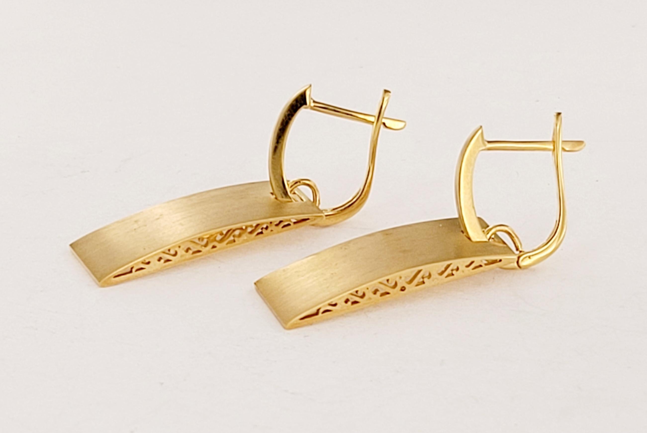 Women's Unbranded, Handmade 14K Yellow gold Earring For Sale