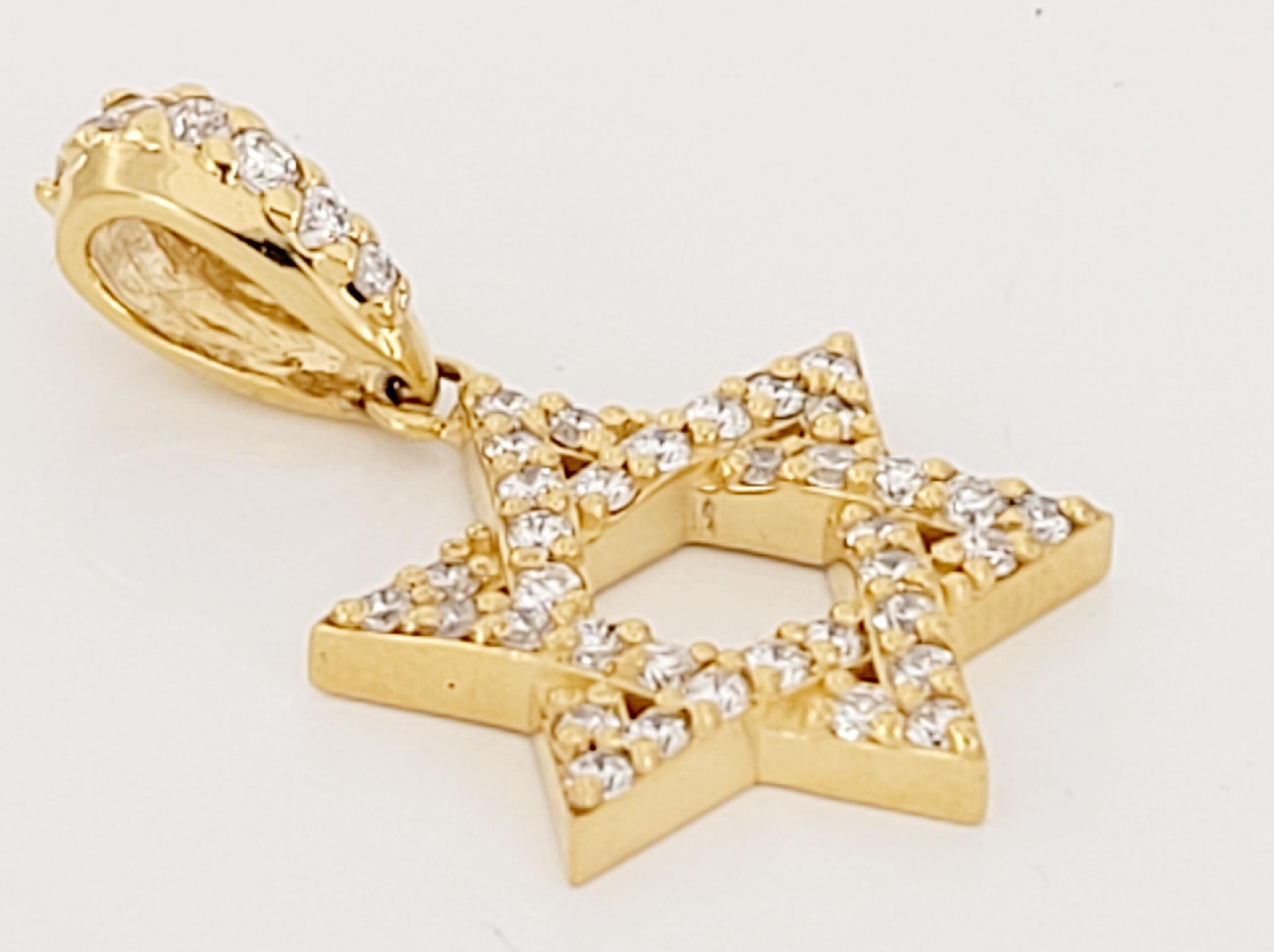 Taille ronde Unbranded en or jaune 14K Pendentif à bélière avec diamants en vente