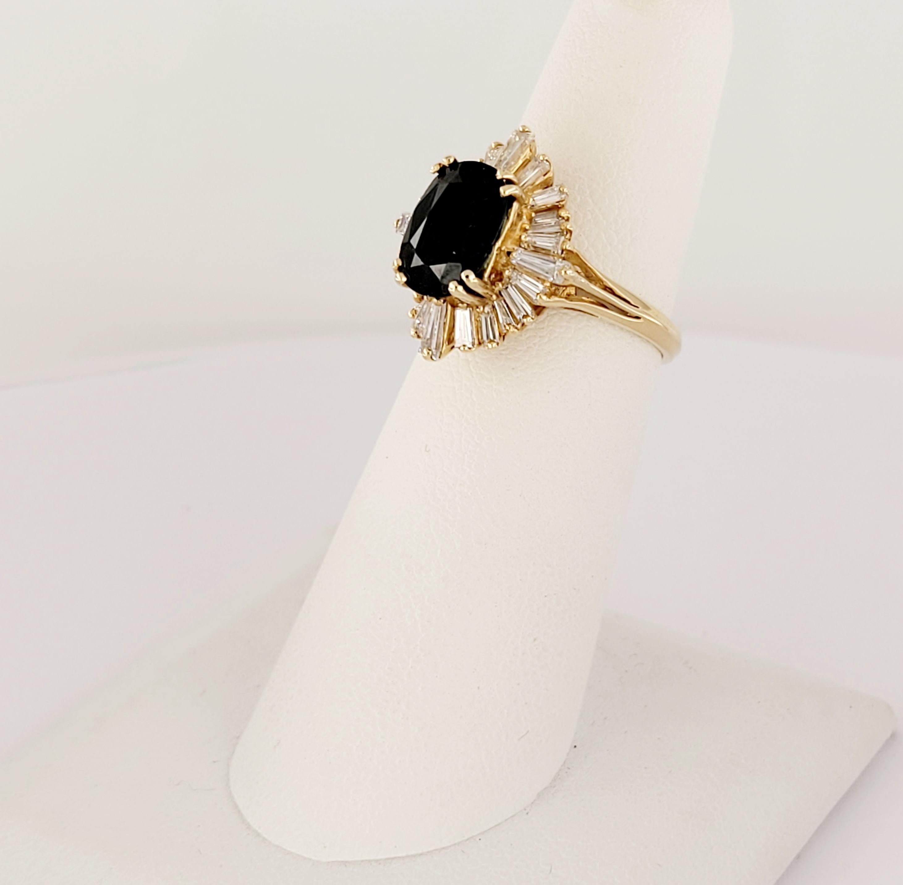 Saphir-Ring aus 14 Karat Gelbgold mit Diamanten Größe 5,5 (Radiantschliff) im Angebot