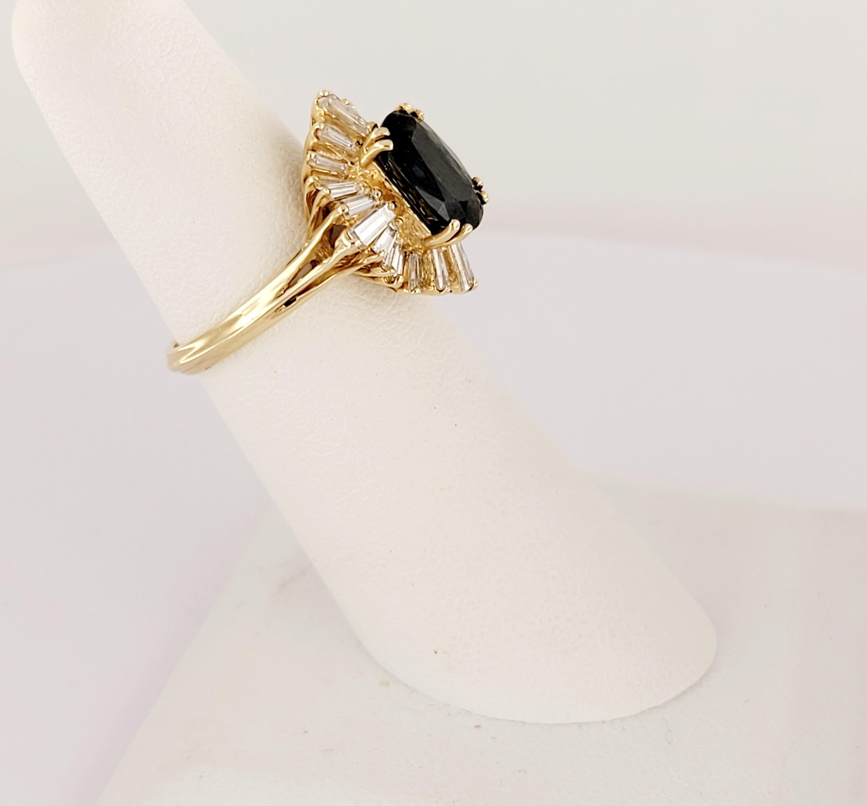 Saphir-Ring aus 14 Karat Gelbgold mit Diamanten Größe 5,5 im Zustand „Neu“ im Angebot in New York, NY