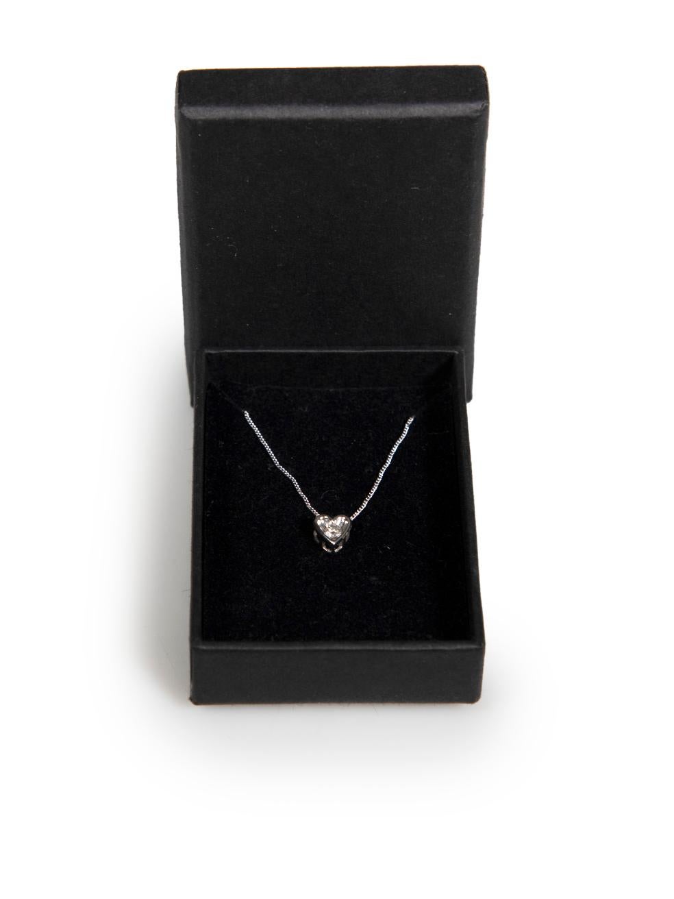 Unbranded White Gold and Diamond Heart Pendant Necklace (Collier à pendentifs en or blanc et diamants) en vente 1
