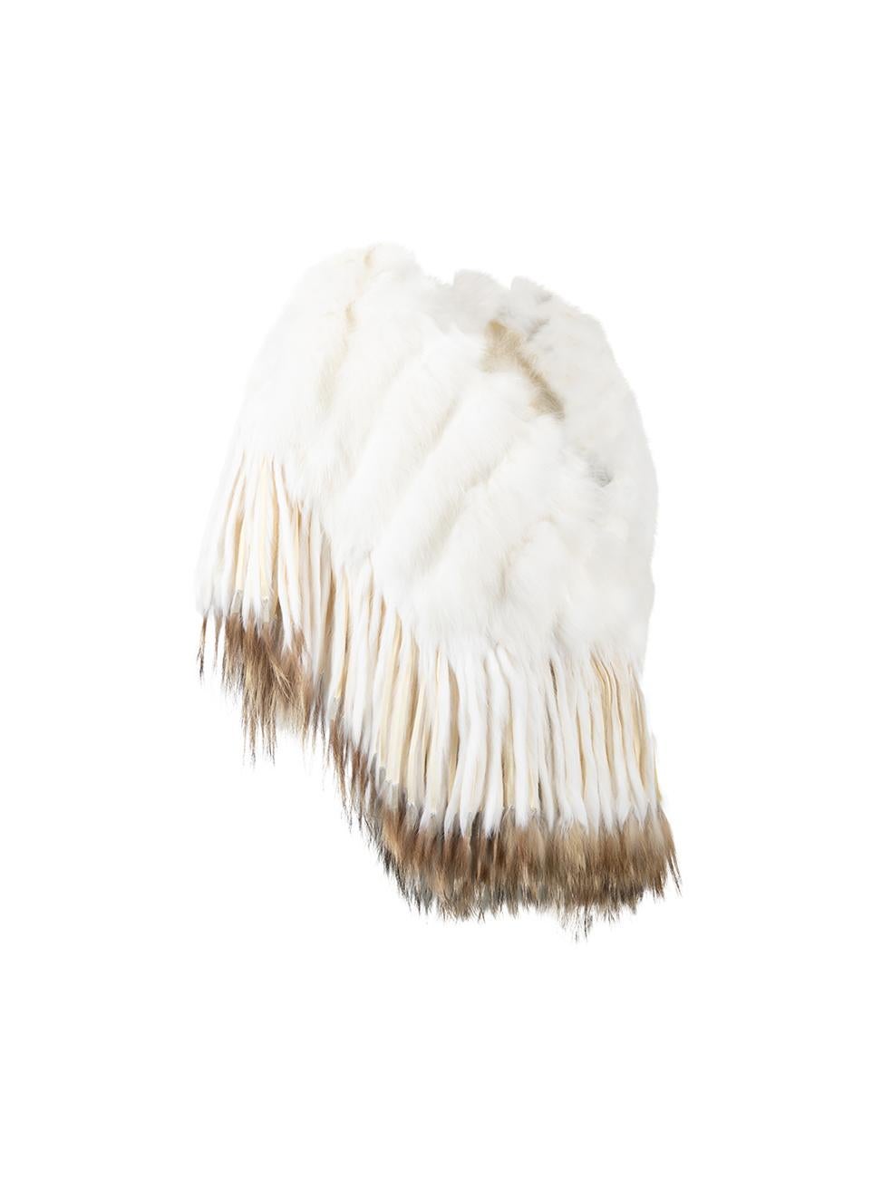 CONDITION is Very good. Minimal wear to shawl is evident. Minimal wear to the suede on the fur tassels which are worn on this used Unbranded designer resale item. 
 
 Details
  White
 Fox fur
 Shawl
 Tassel fringe finishing
 
 
 Composition
 70% Fox