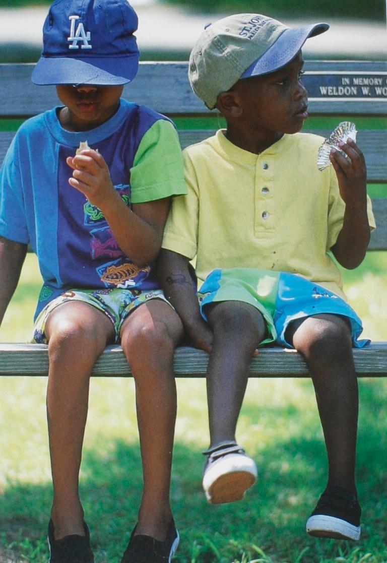 « Unbroken Circles The Campground of Martha's Vineyard » (Les cercles ininterrompus du champ de Martha) signé Mary-Jean Miner en vente 4