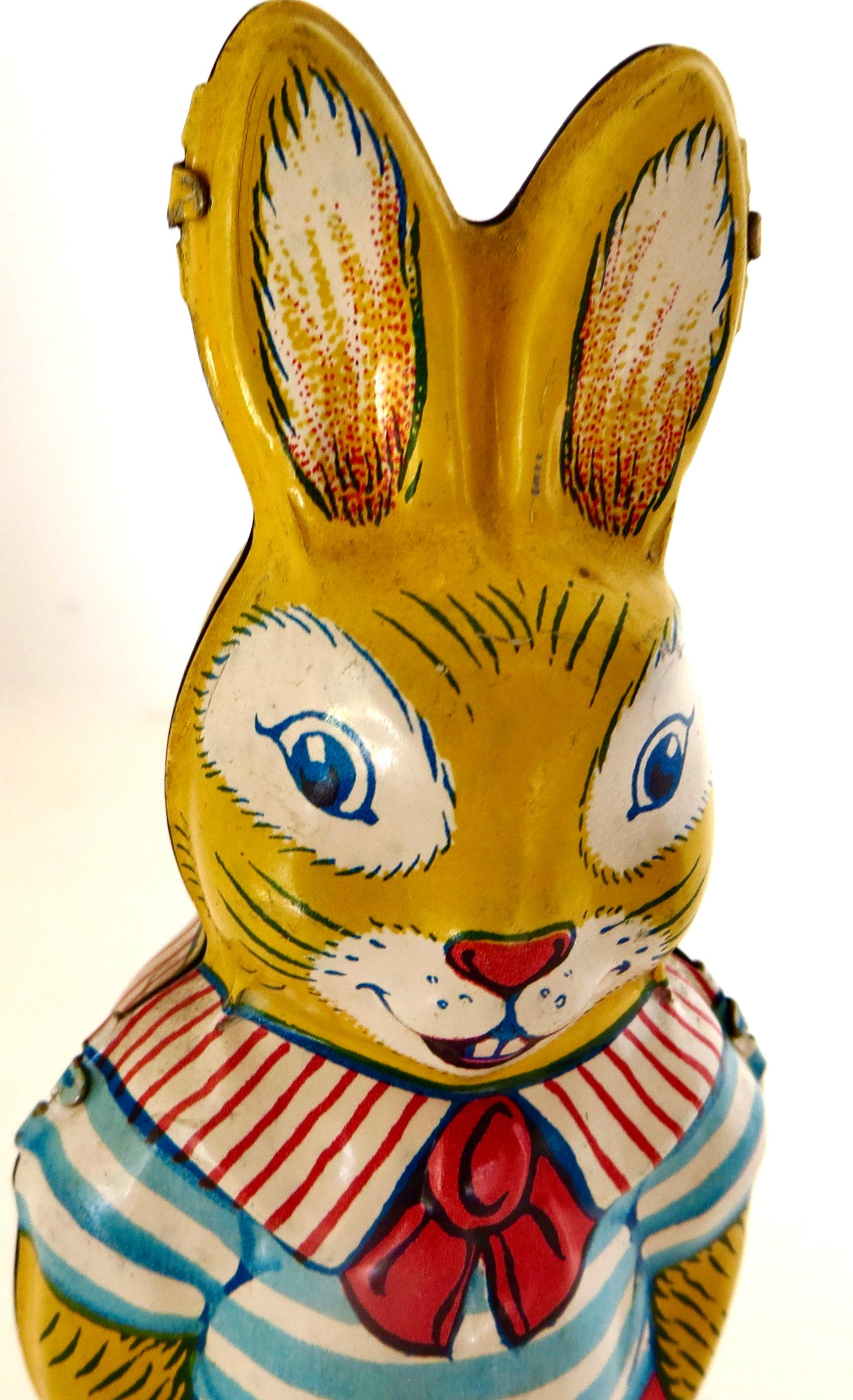 „Uncle Wiggly“ Spielzeug Kaninchen Wind Up Spielzeug Signiert „Gene Rosch“ von Chein Toy Co C.1938 im Zustand „Gut“ im Angebot in Incline Village, NV