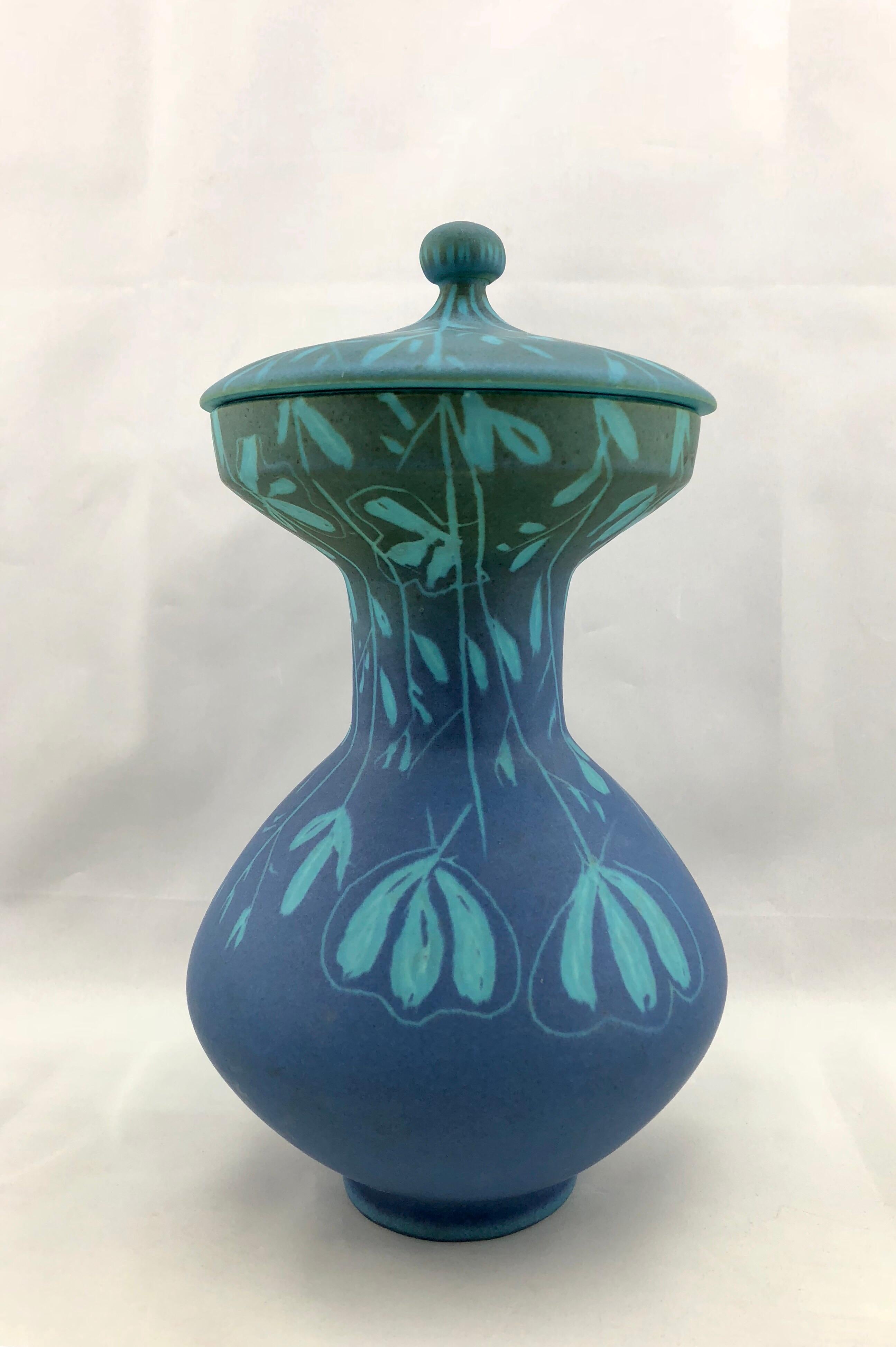 Uncommon blue Italian vase by Alvino Bagni for Raymor, Mid-Century Modern. Vase features a floral design in vibrant blues. No known issues that would detract from value or aesthetics. Ready for use.