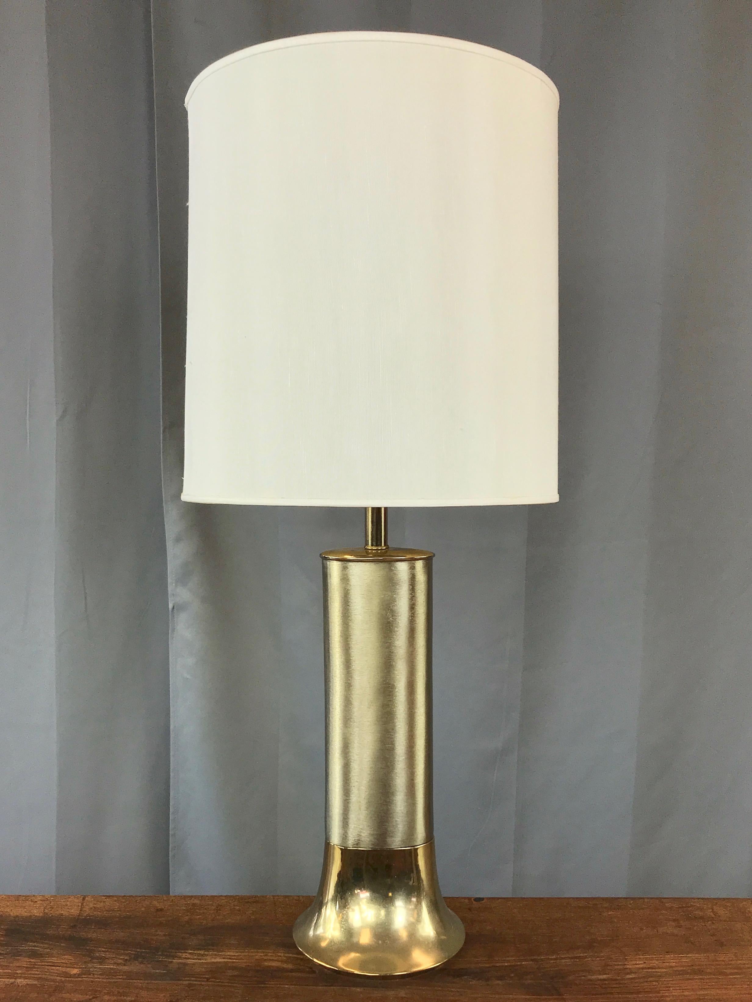 Mid-Century Modern Uncommon Laurel Streamlined Polished and Brushed Brass Table Lamp