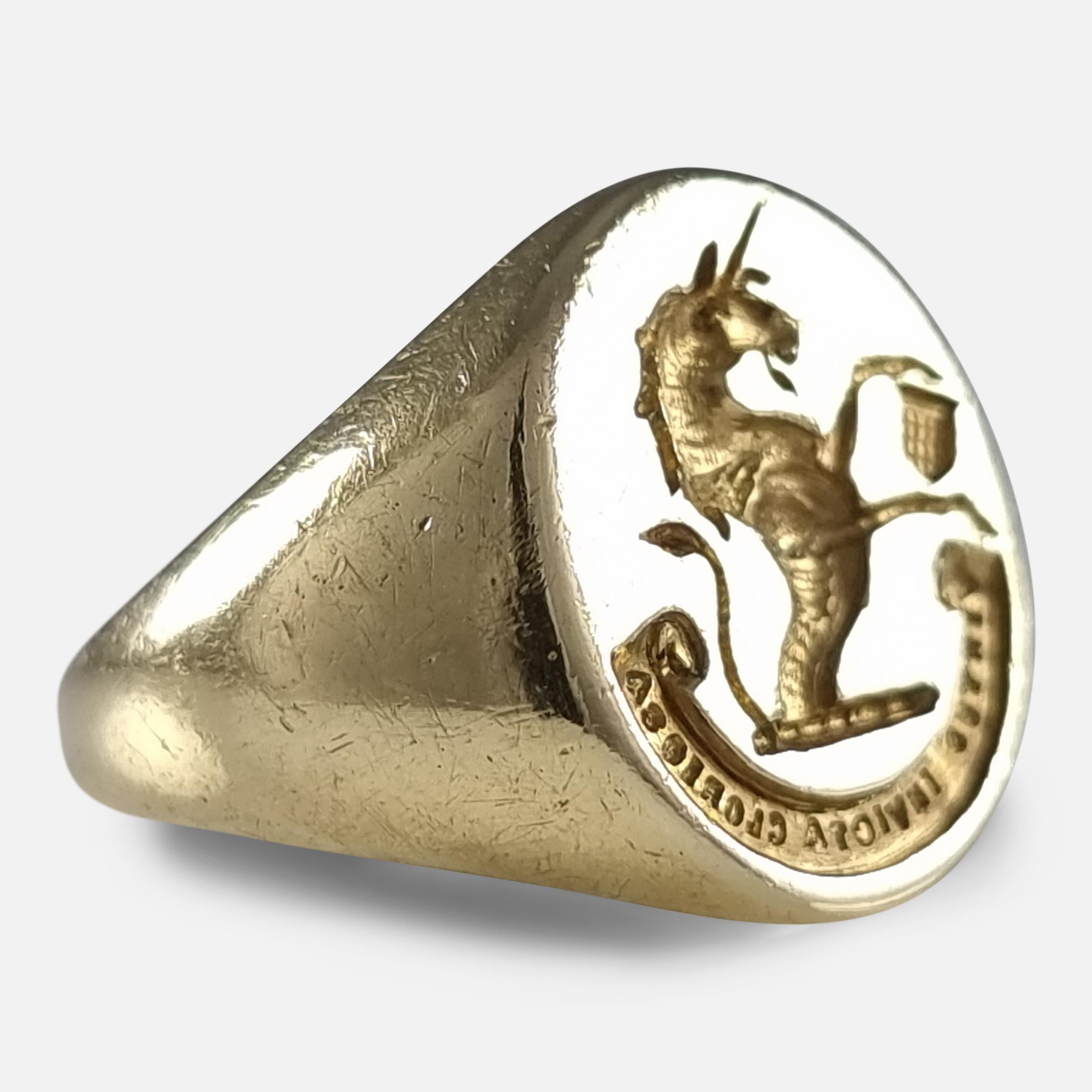 Unconquered Virtue Is Glorious - 18ct Gold Intaglio Signet Ring In Good Condition In Glasgow, GB