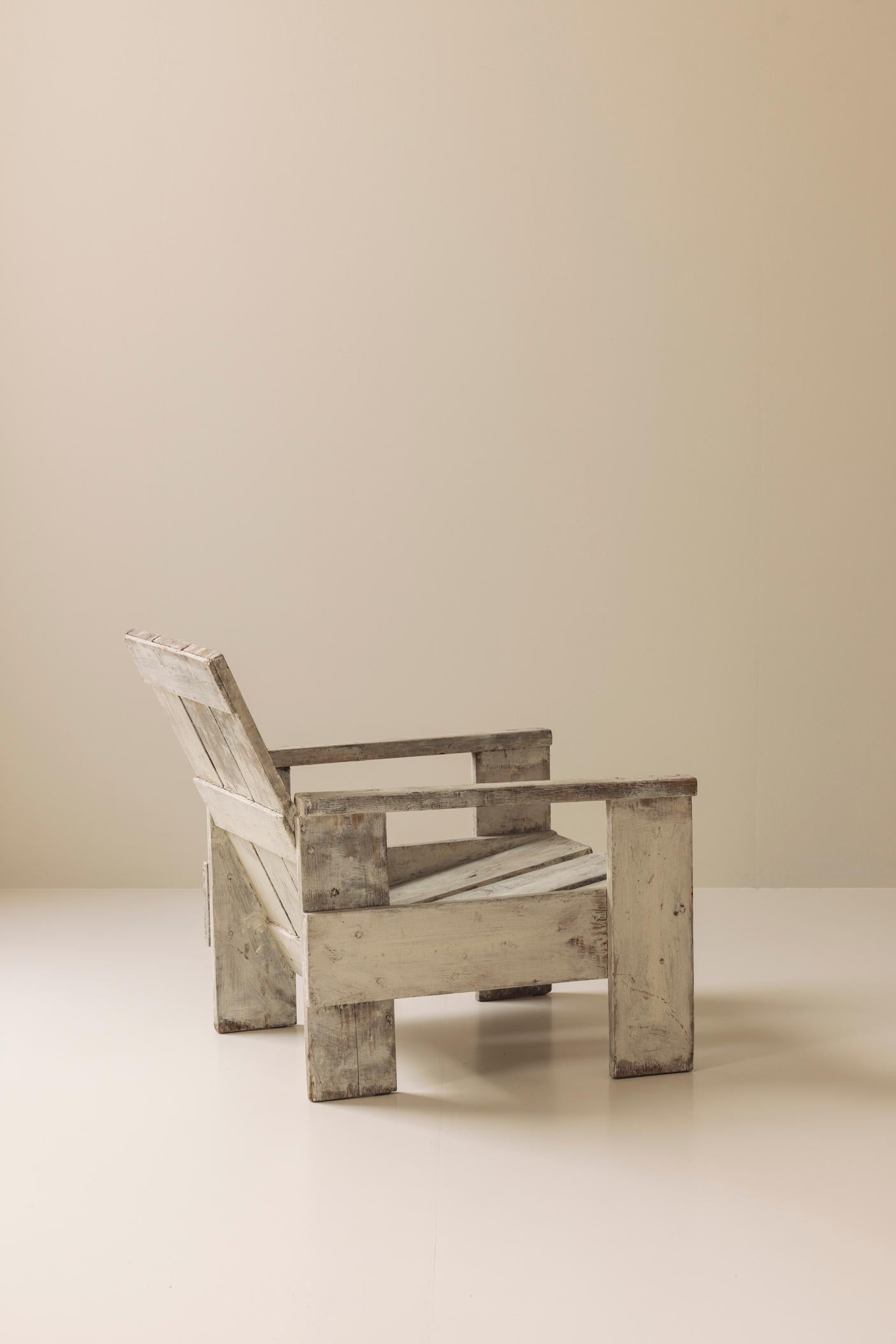Sedia di cassa non convenzionale, alla maniera di Gerrit Rietveld, anni '70 In condizioni discrete in vendita a Antwerp, BE