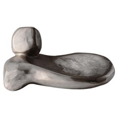 „Uncovered Collection“ – Keramikskulptur in Silber von Faye Toogood