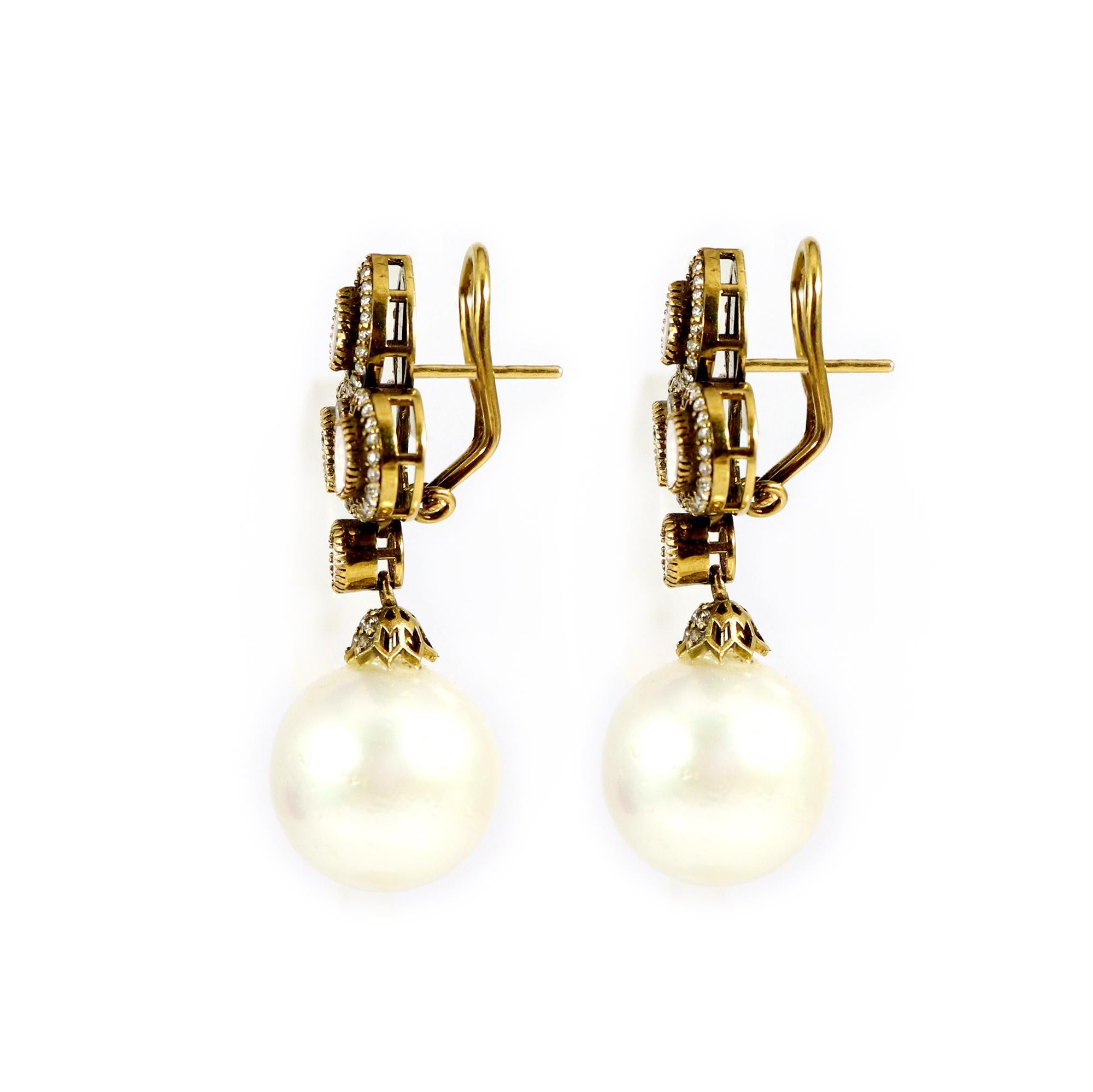 Introducing these stunning Polki diamond earrings, adorned with a captivating array of diamonds and beautiful pearls. These earrings blend traditional and modern design elements to create an exquisite piece of jewelry. Crafted with meticulous