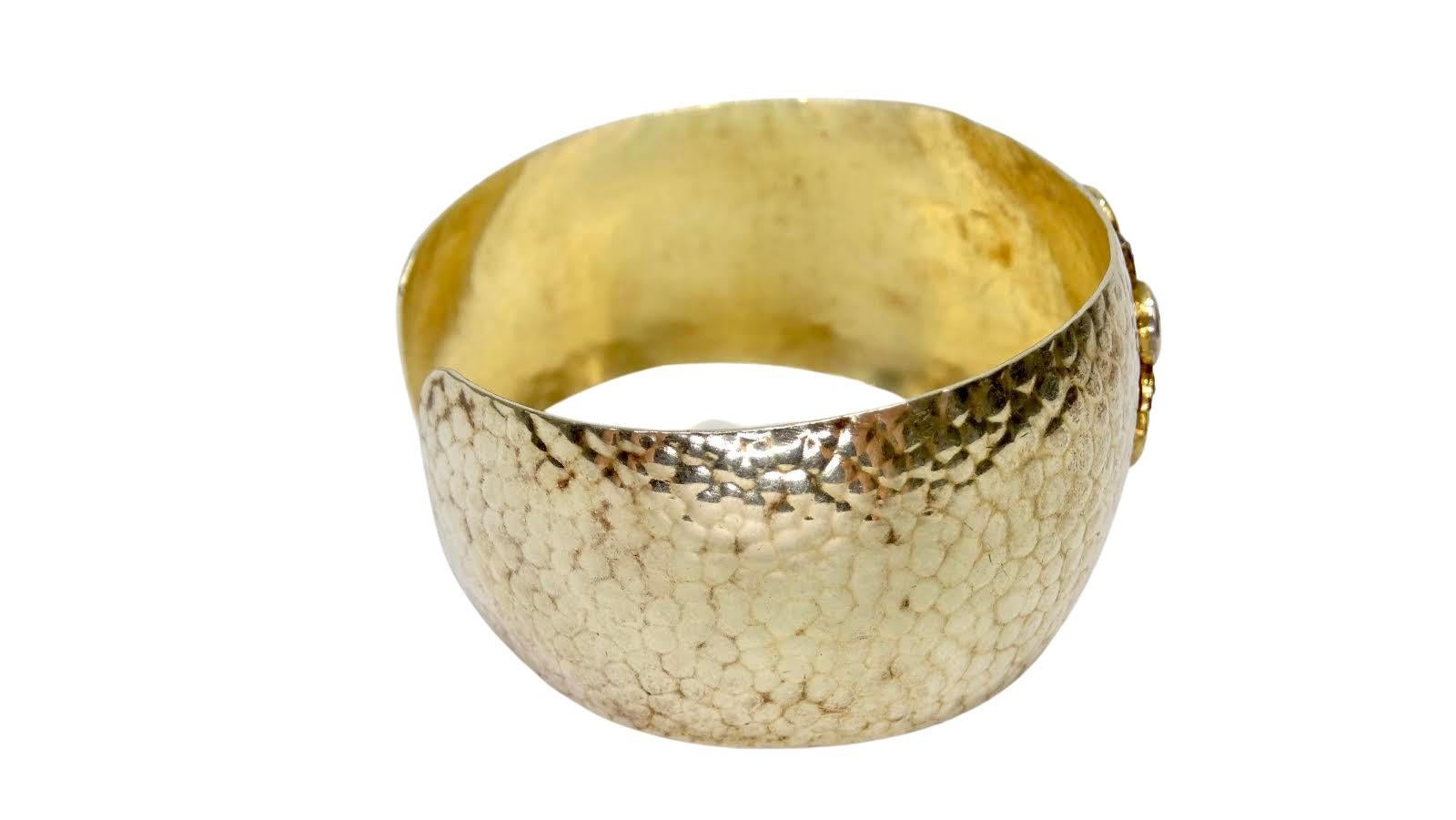 da uomo o donna Bracciale in argento martellato con diamante grezzo in vendita