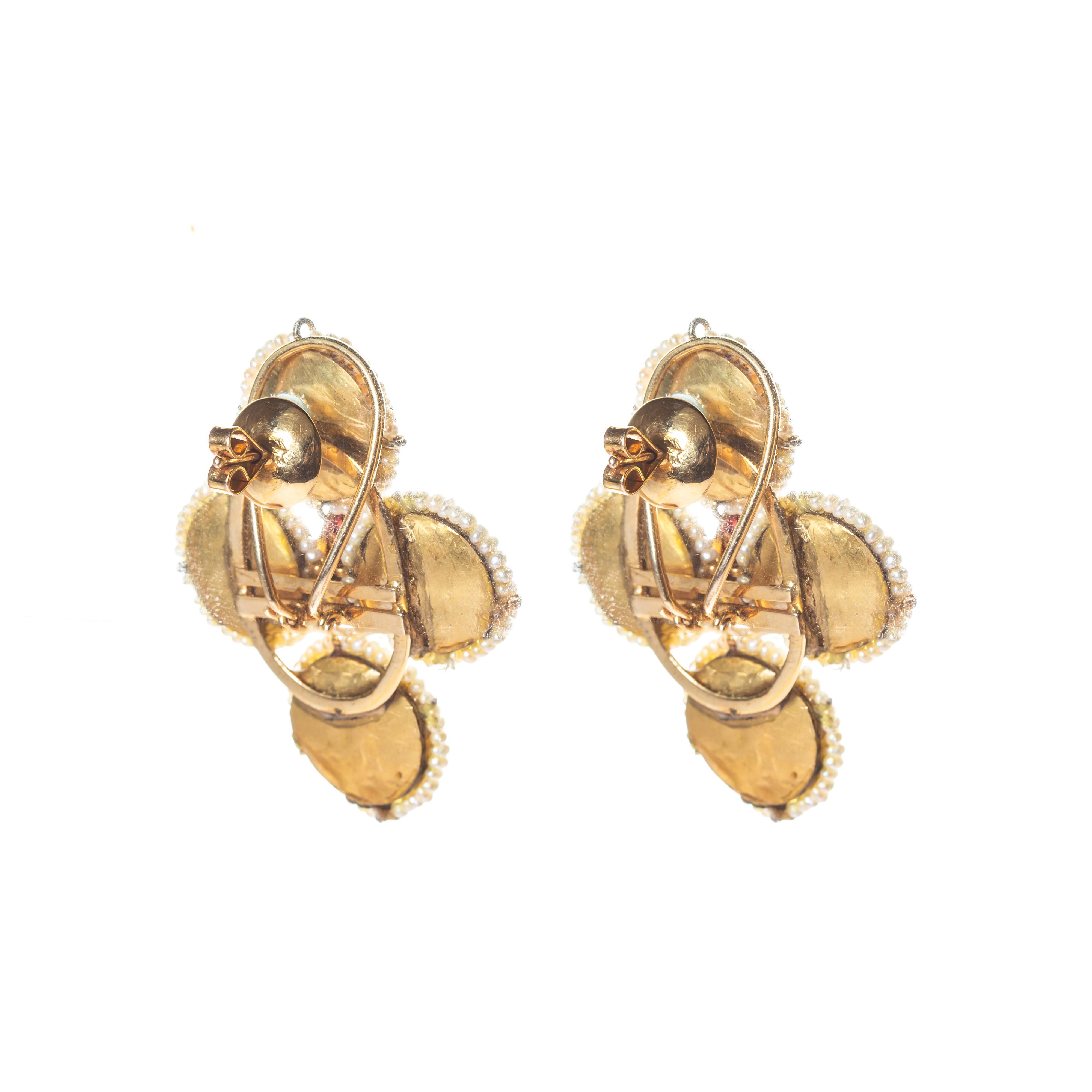 Non taillé Enchanted by Mughal Elegance : Boucles d'oreilles solitaires en or 22 carats avec diamants non taillés en vente