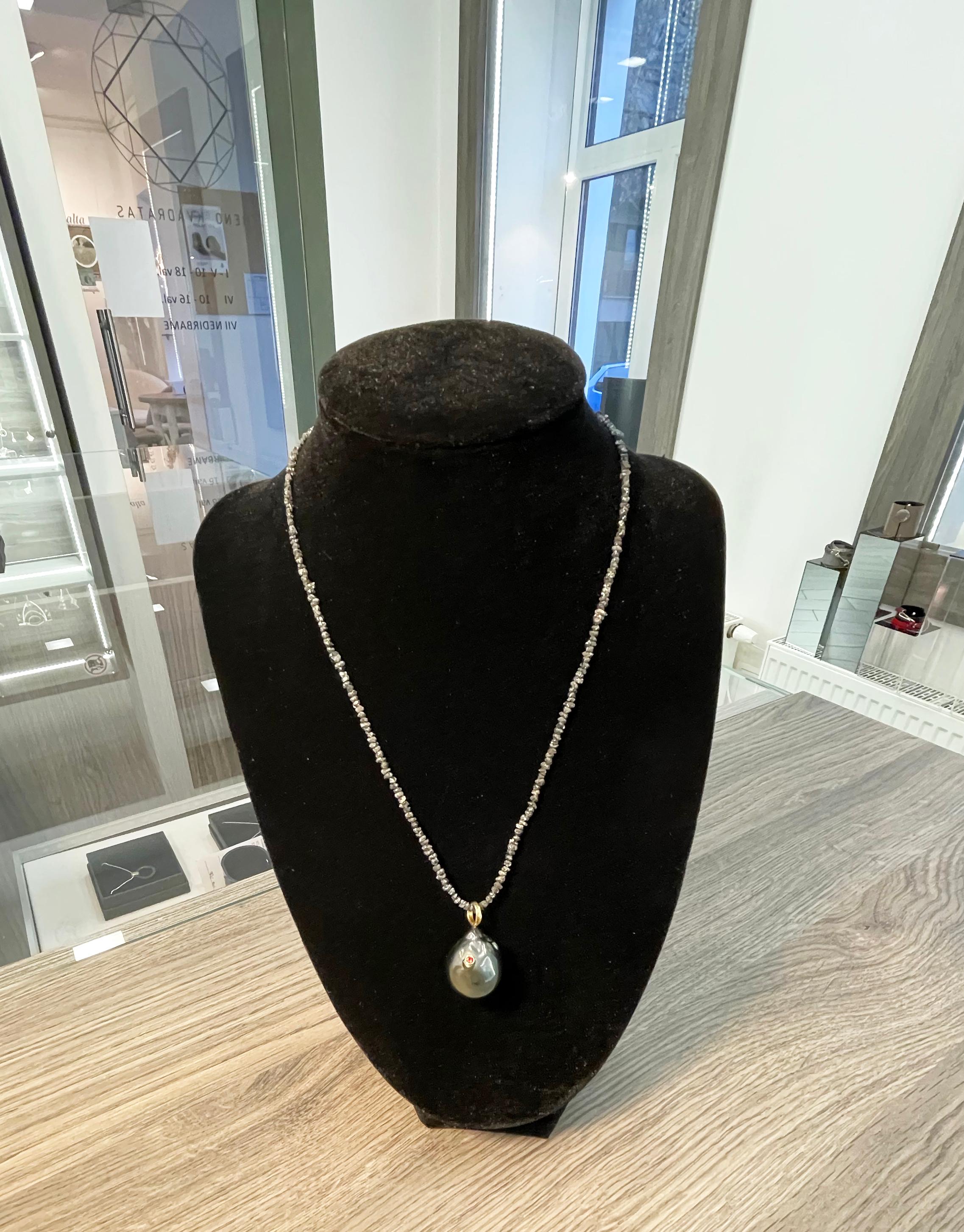 Uncut Diamonds Necklace with Dark Baroque Pearl and 0.05 Carat Sapphire In New Condition For Sale In Kaunas, LT