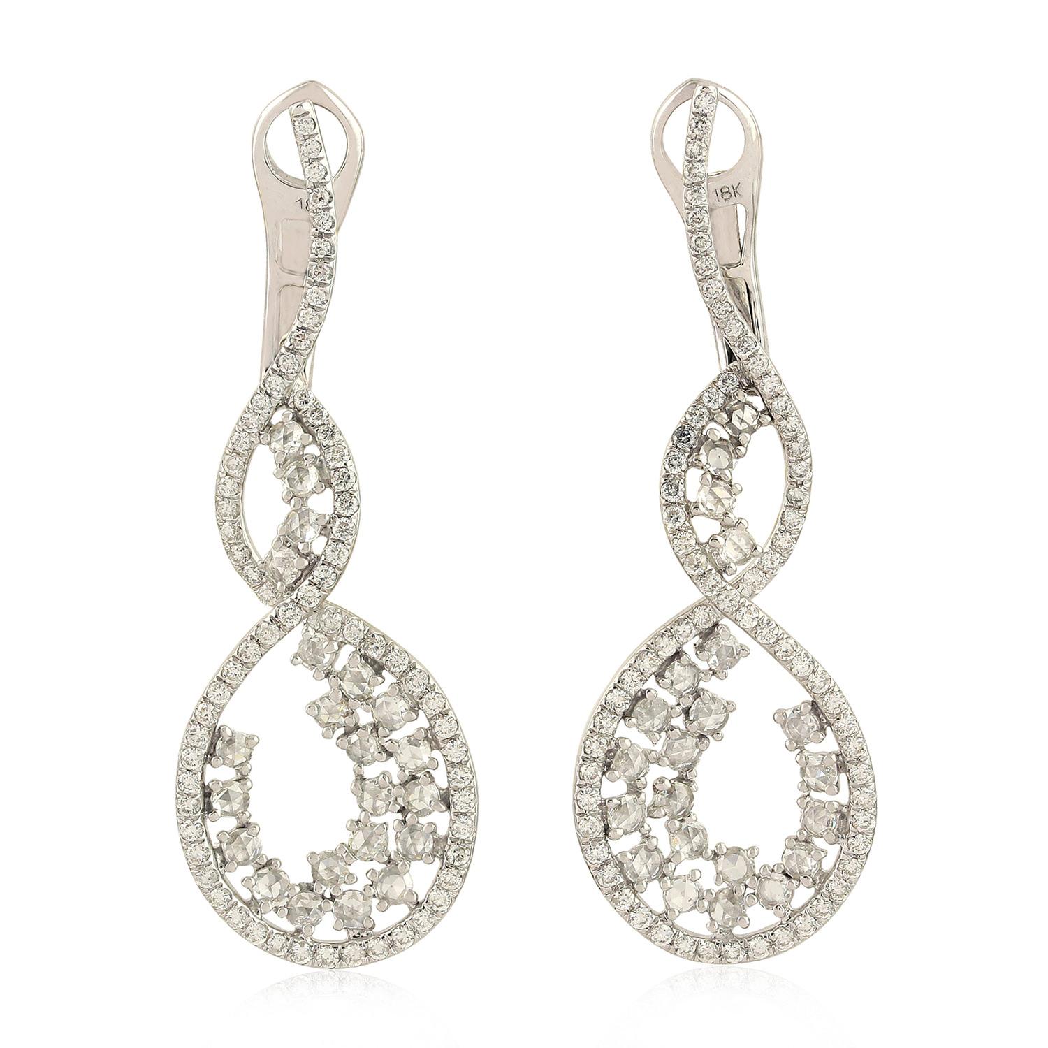 Taille mixte Boucles d'oreilles en or blanc 18 carats et diamants en vente