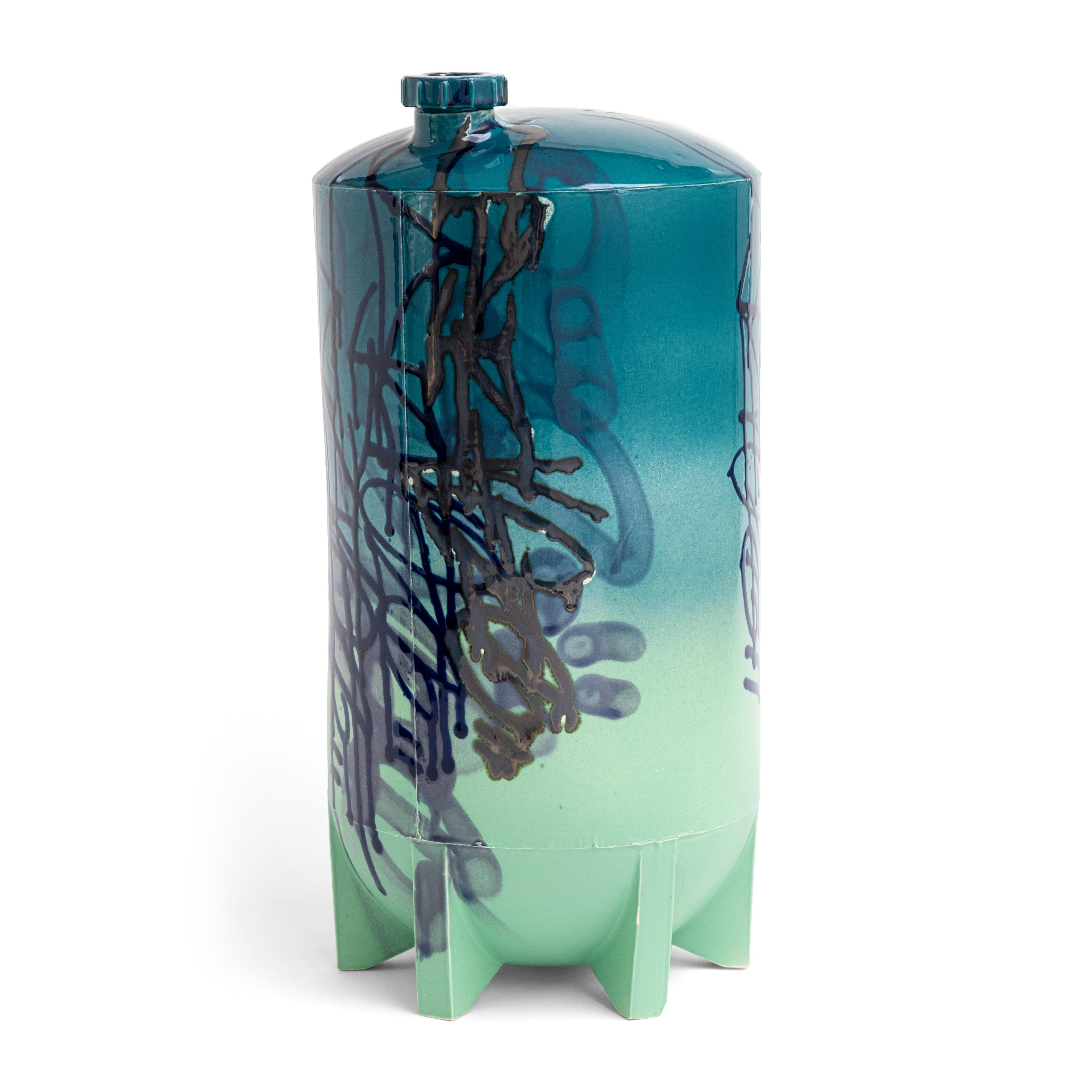 Under pressure 10 by Yuri van Poppel
Dimensions: D 27 x H 55 cm
One of a kind.
Earthenware, layered ceramic glazes, various colours.
Handmade and spray-painted by hand by SunkOne. Removable lid.

Everlasting graffiti spray-painted with ceramic