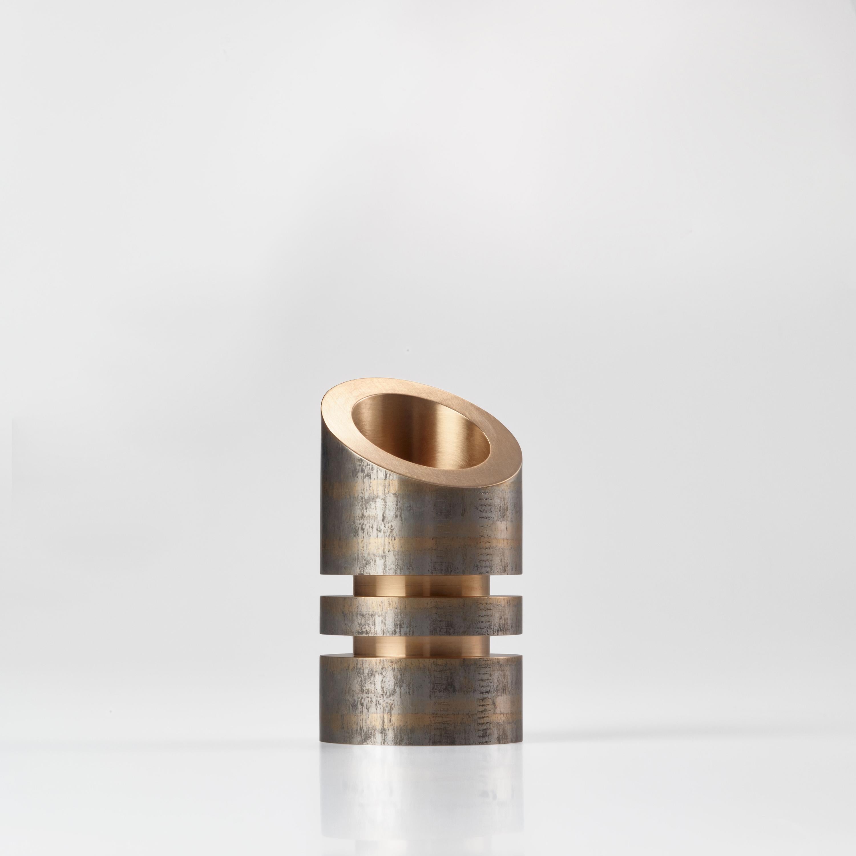 Under pressure is one of three new collection pieces created by the young French designer from Bordeau, William Guillon.
This paper weight, which can also be used as a small candlestick, is made from a massive block of patinated bronze. It can also