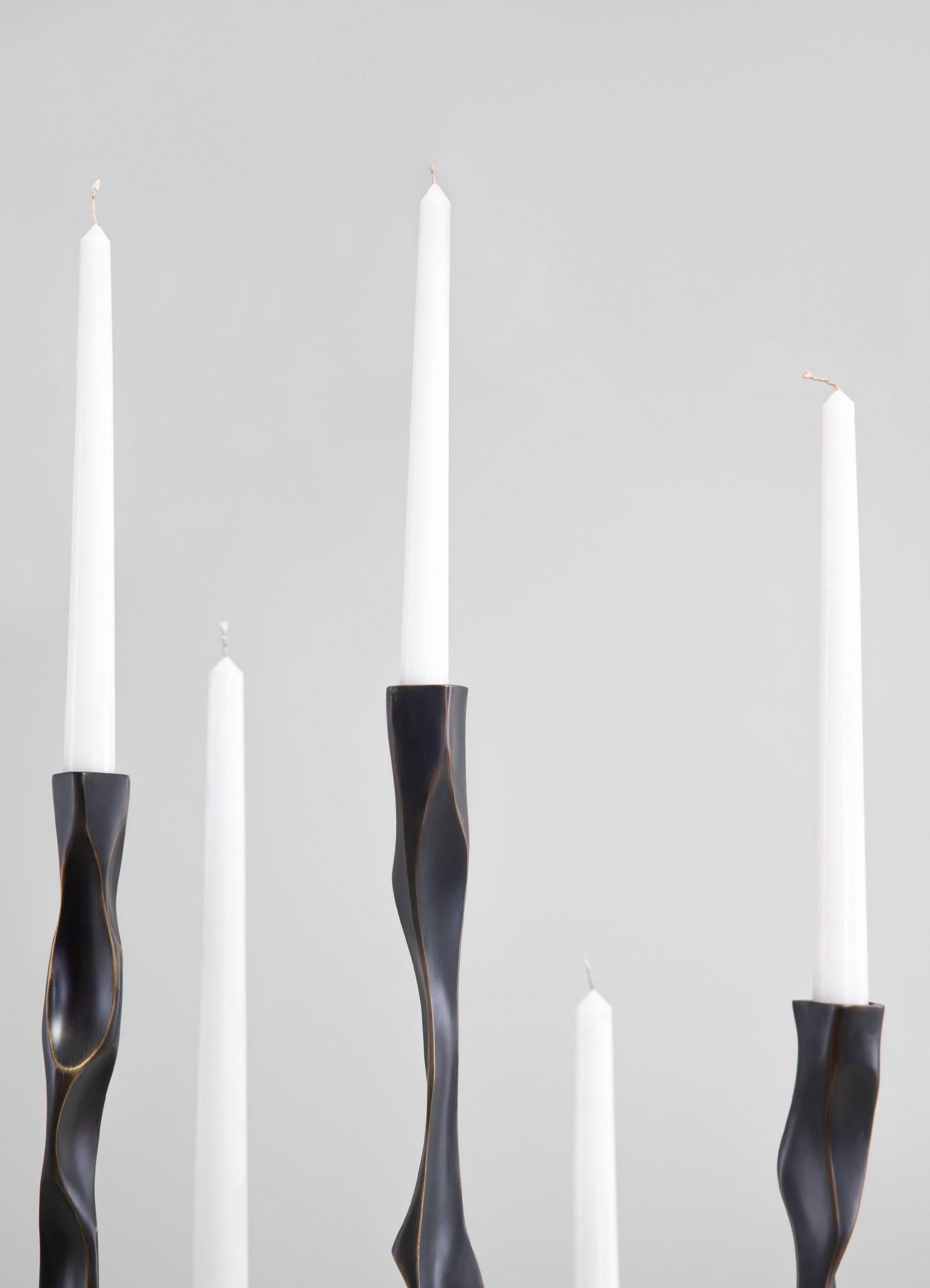 Under The Banyan Bronze Kerzenständer Medium in Messing, Viya von Vikram Goyal im Angebot 1
