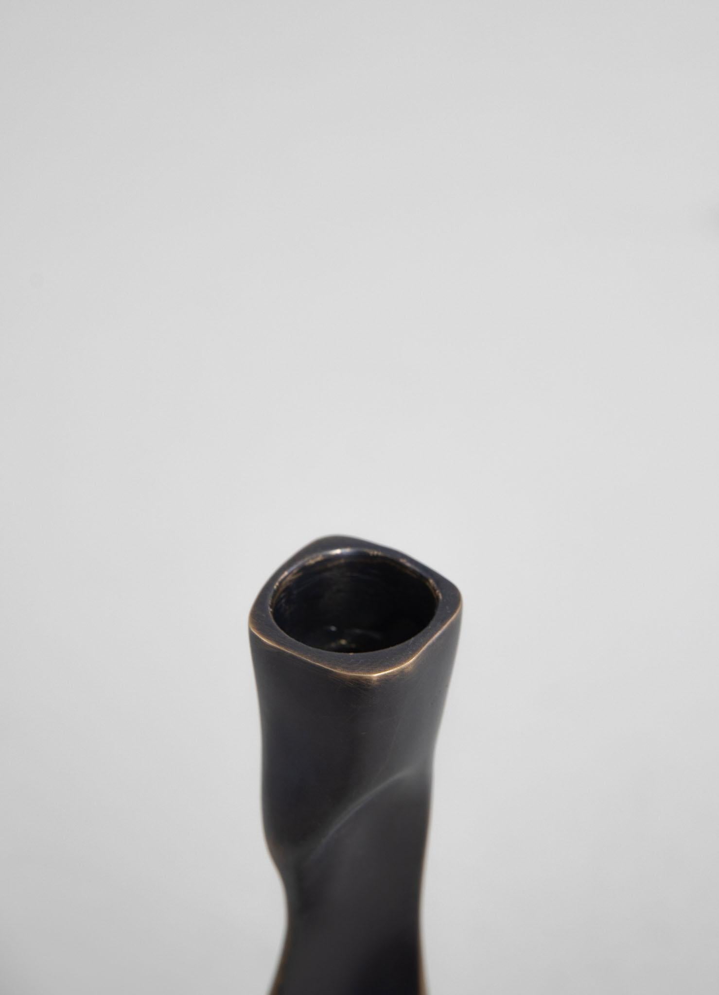XXI secolo e contemporaneo Portacandele in bronzo Under The Banyan Piccolo in ottone, Viya by Vikram Goyal in vendita
