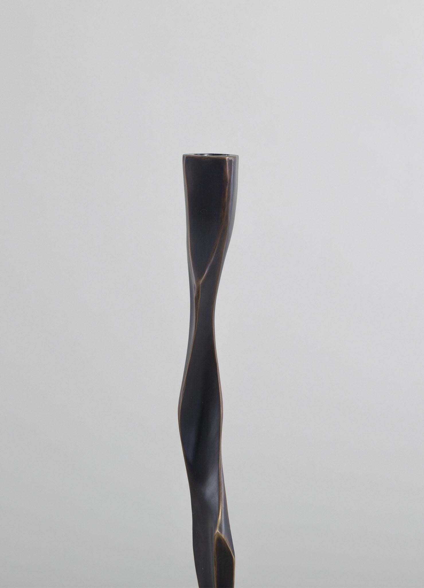 Indiano Portacandele in bronzo Under The Banyan alto in ottone, Viya di Vikram Goyal in vendita