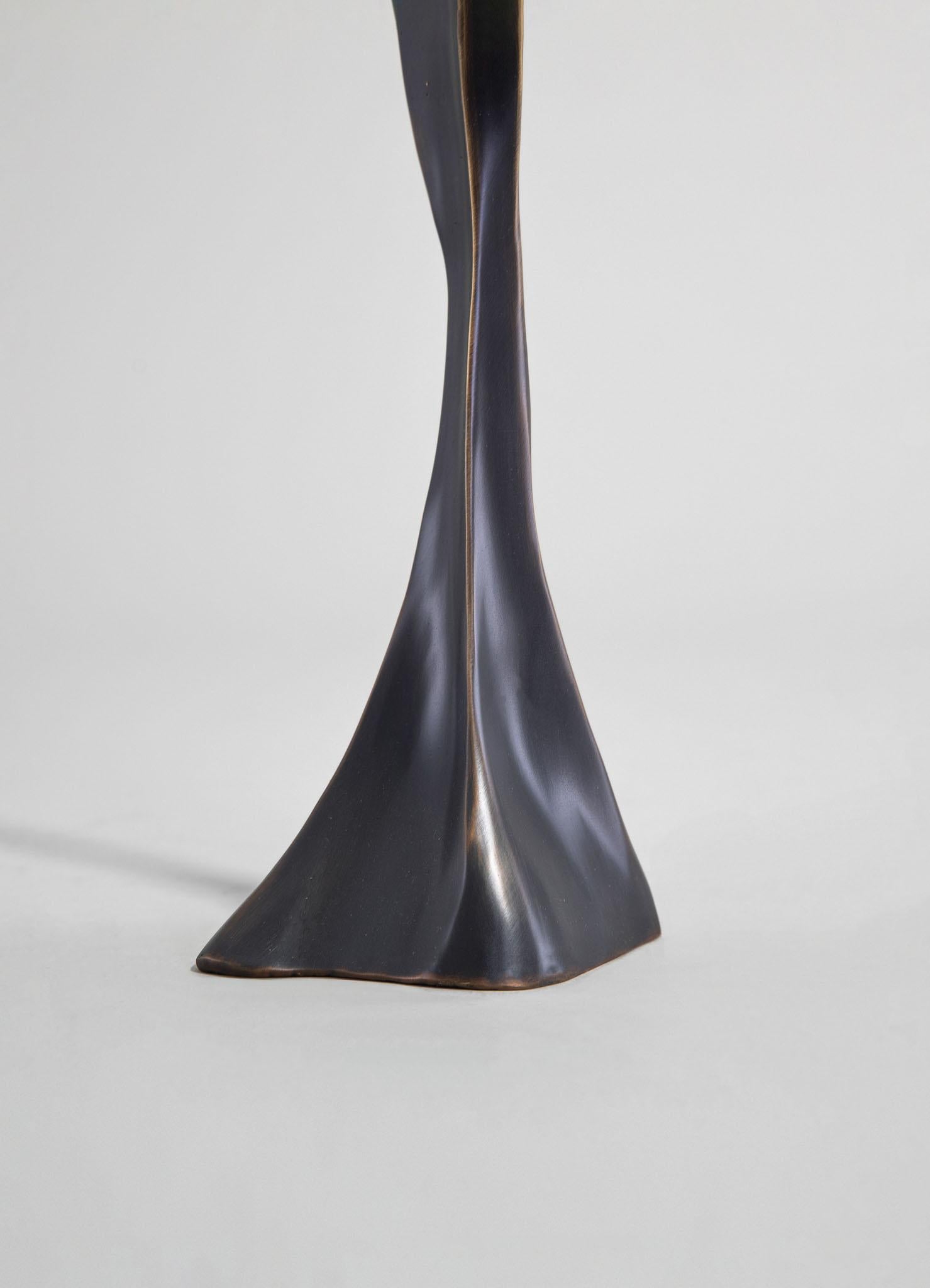 XXI secolo e contemporaneo Portacandele in bronzo Under The Banyan alto in ottone, Viya di Vikram Goyal in vendita