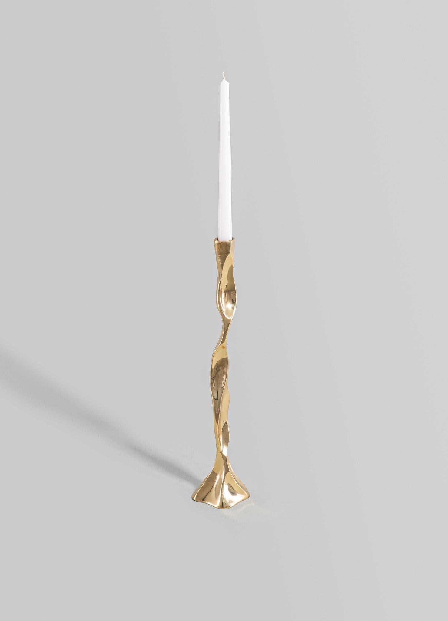 Echoing ancient whispers of worship, each object captures the essence of the Banyan tree, believed to hold the divine power to fulfil wishes. Crafted with reverence, these brass objects reflect the intricate dance of aerial roots, encapsulating the
