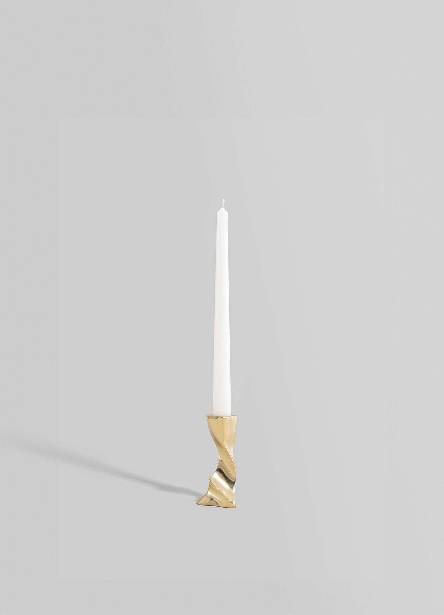 Echoing ancient whispers of worship, each object captures the essence of the Banyan tree, believed to hold the divine power to fulfil wishes. Crafted with reverence, these brass objects reflect the intricate dance of aerial roots, encapsulating the