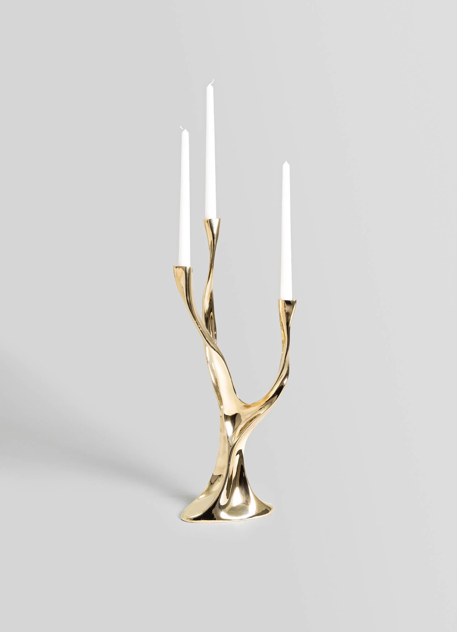 Under The Banyan Gold Kerzenständer klein aus Messing, Viya von Vikram Goyal (Indisch) im Angebot