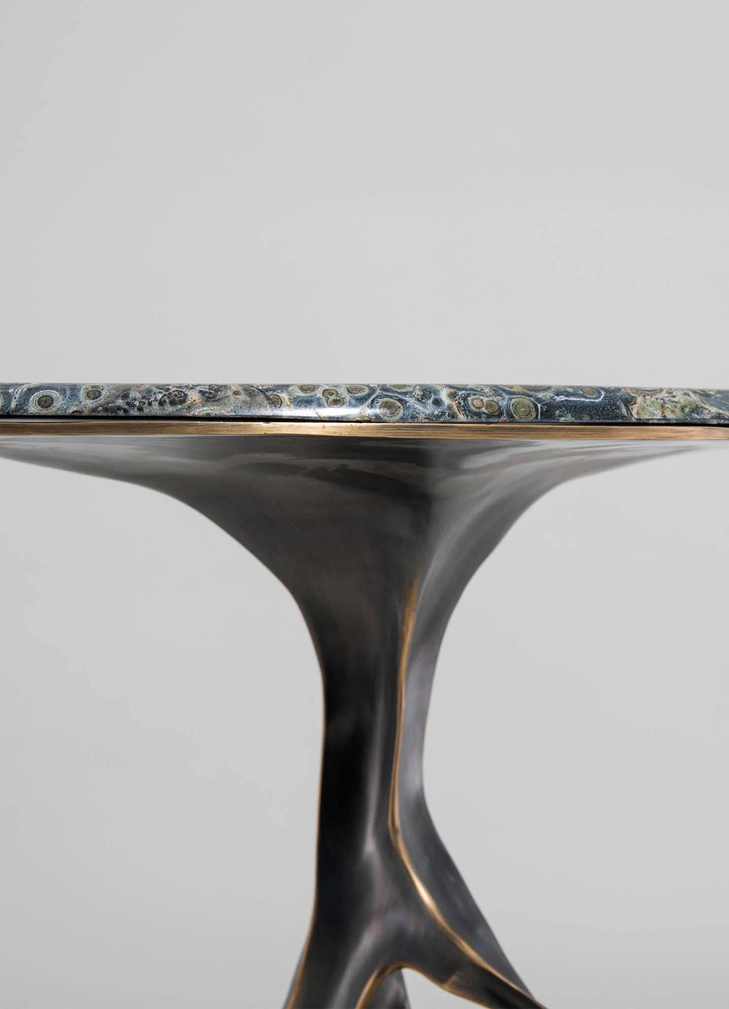 Grande table d'appoint Under The Banyan en laiton, Viya de Vikram Goyal Neuf - En vente à Noida, DL