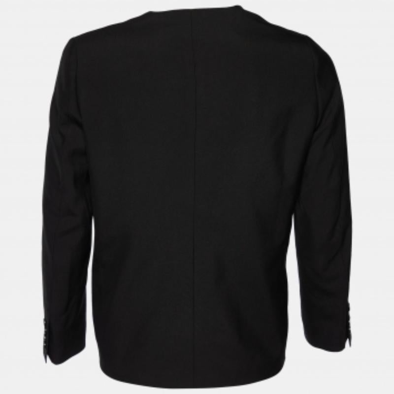 Infusez une dose supplémentaire de style à votre tenue grâce à cette veste très tendance. Fabriqué à partir de matériaux de qualité, il incarne une ambiance contemporaine et regorge de caractéristiques fonctionnelles.